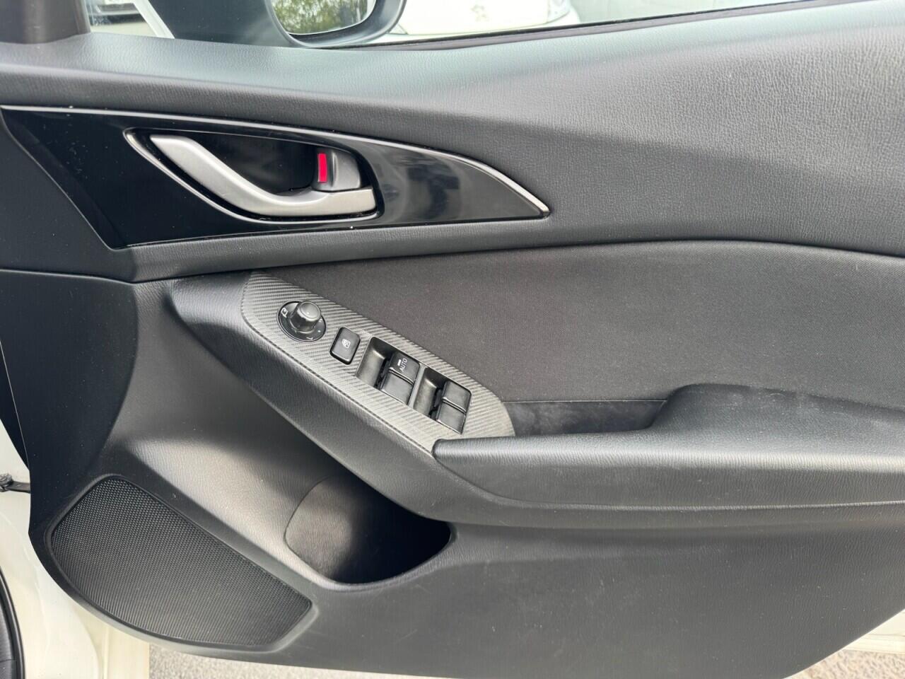Mazda Mazda3 view 59