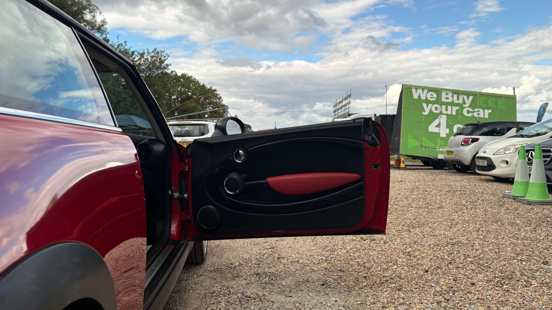 Mini Hatch view 29