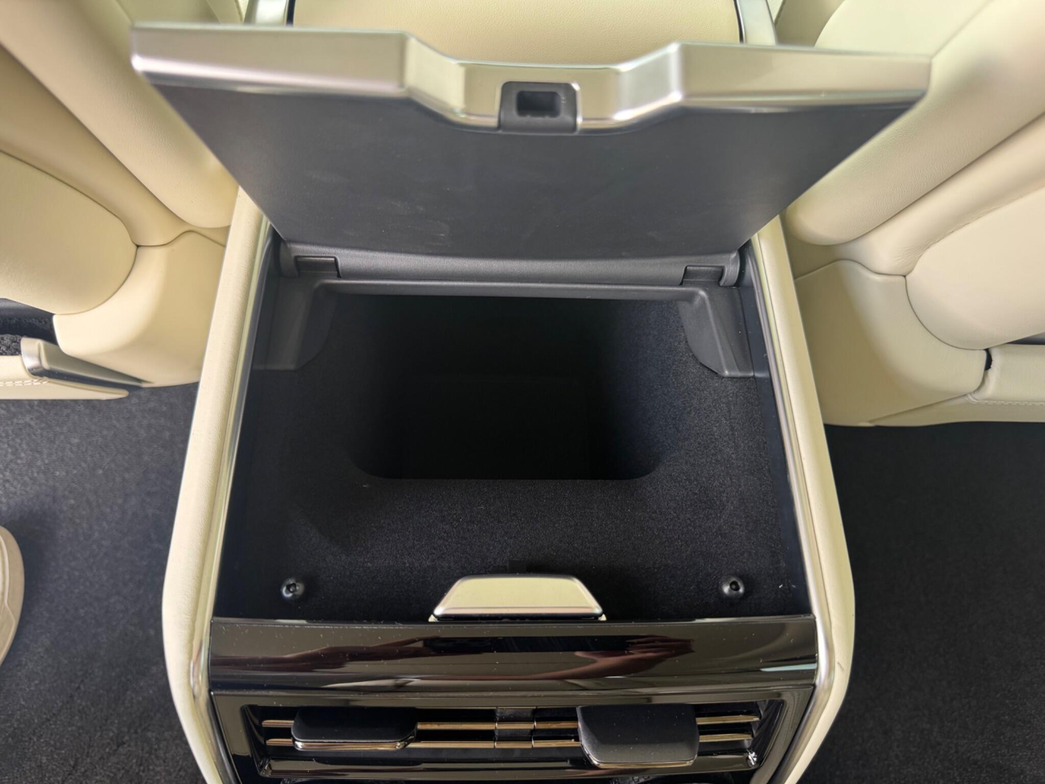 Land Rover Range Rover view 34