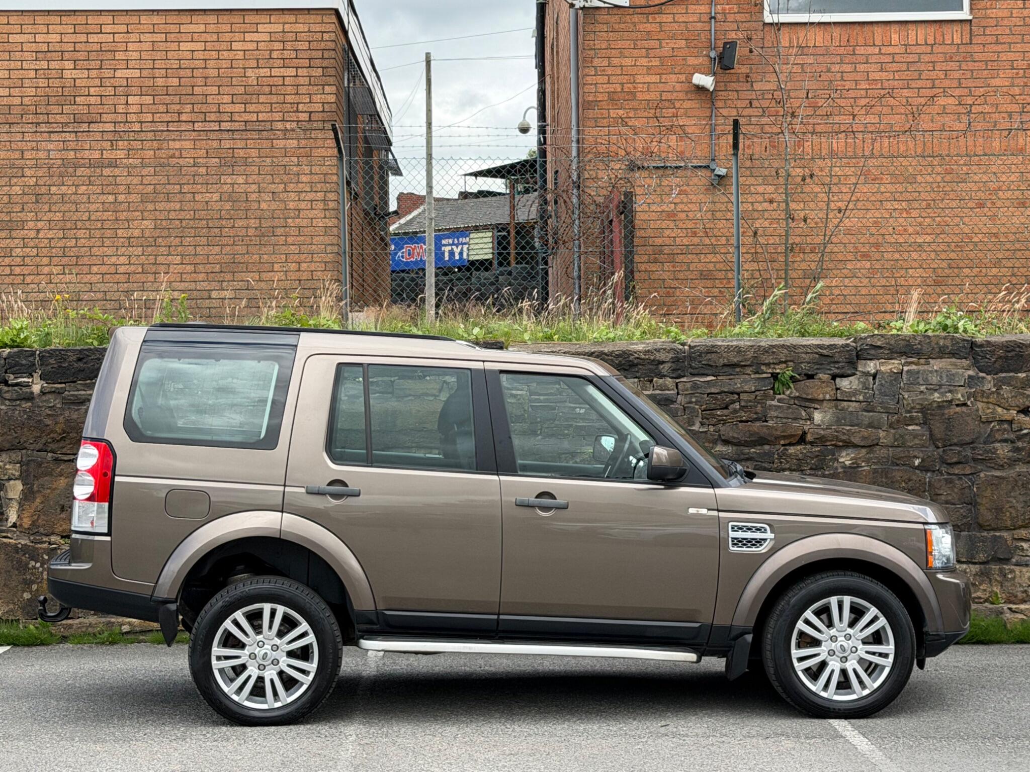 Land Rover Discovery view 8