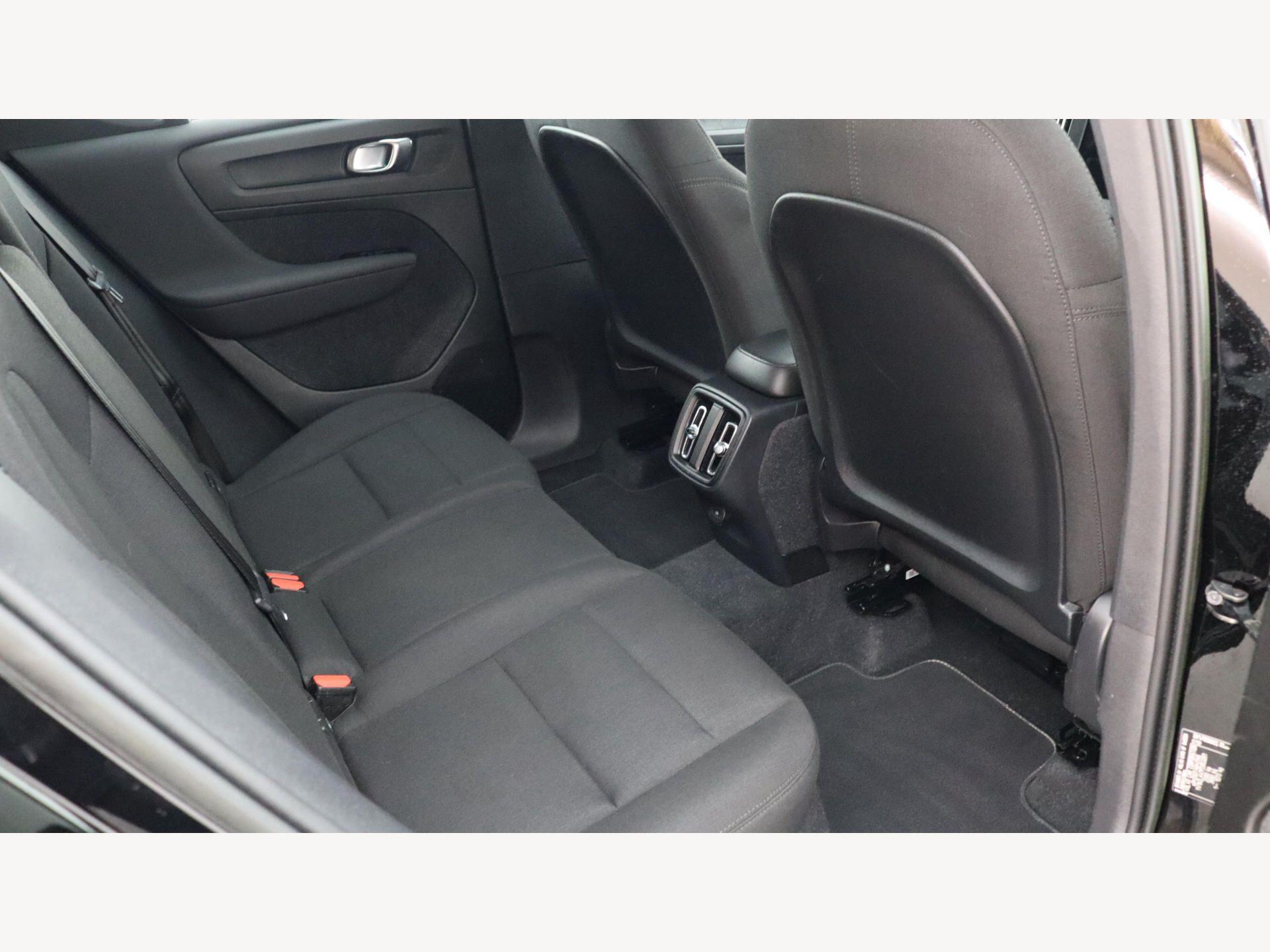 Volvo XC40 view 9