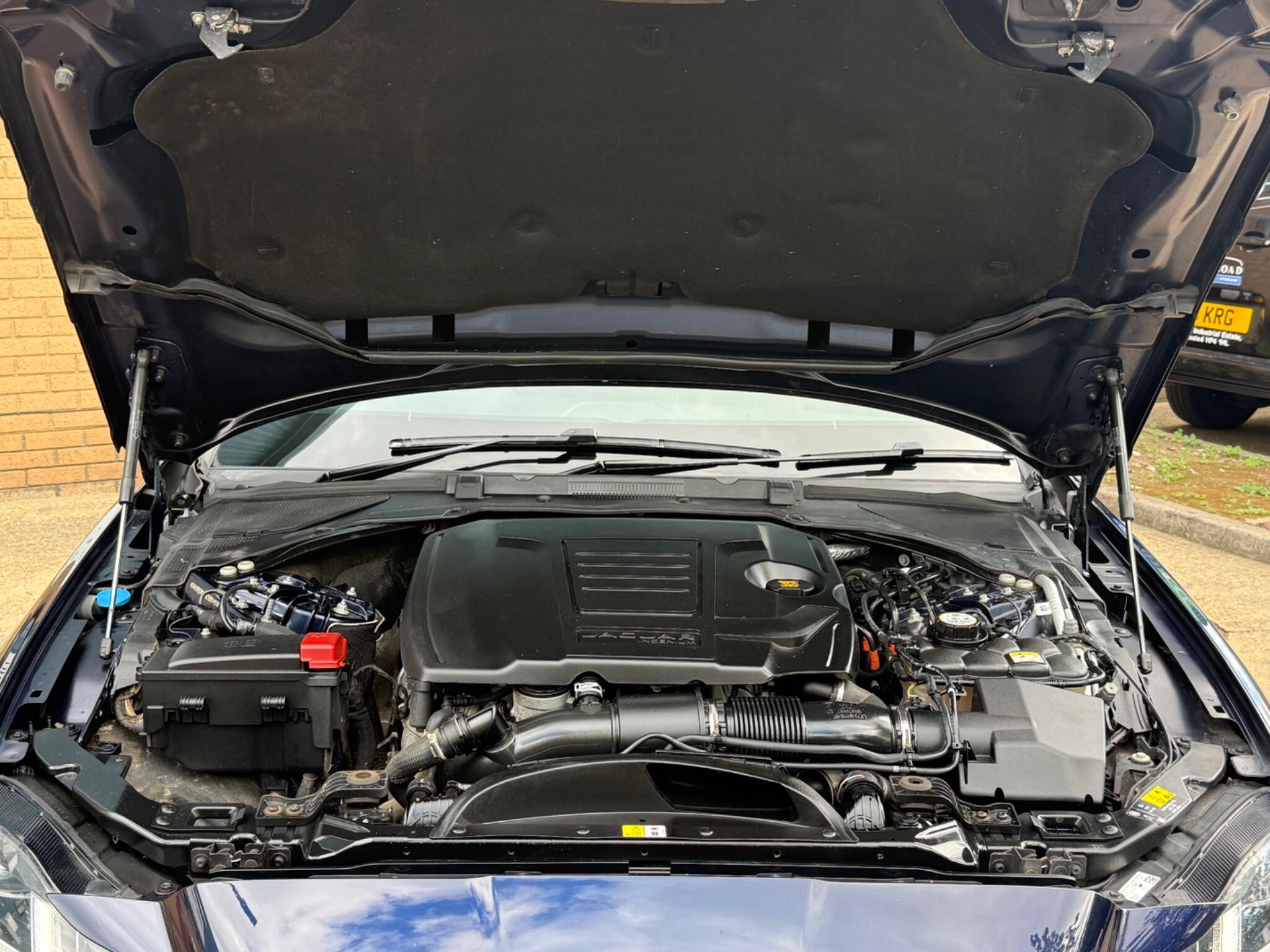 Jaguar XF view 17