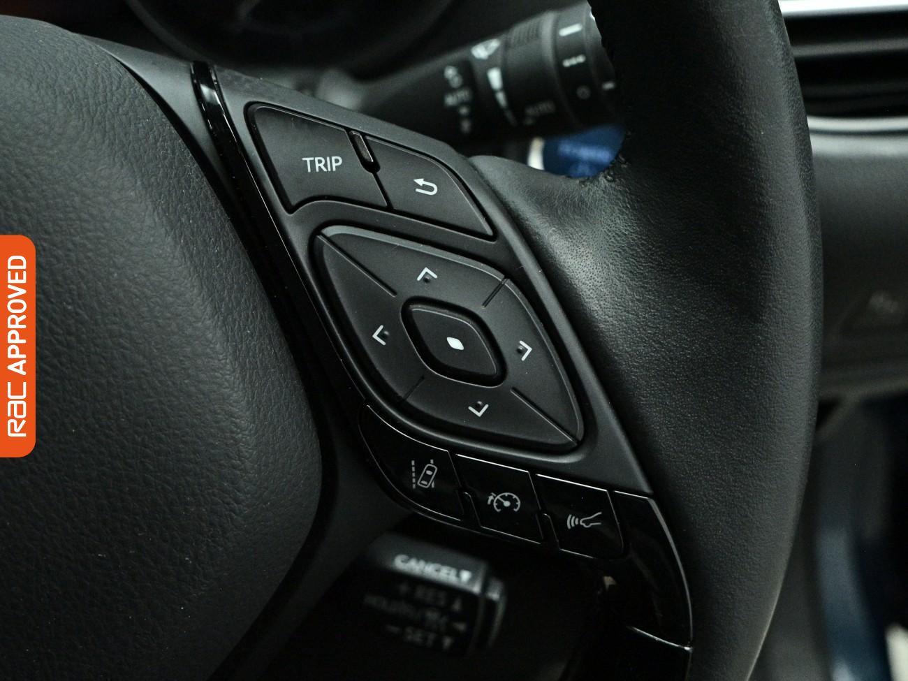 Toyota C-HR view 24