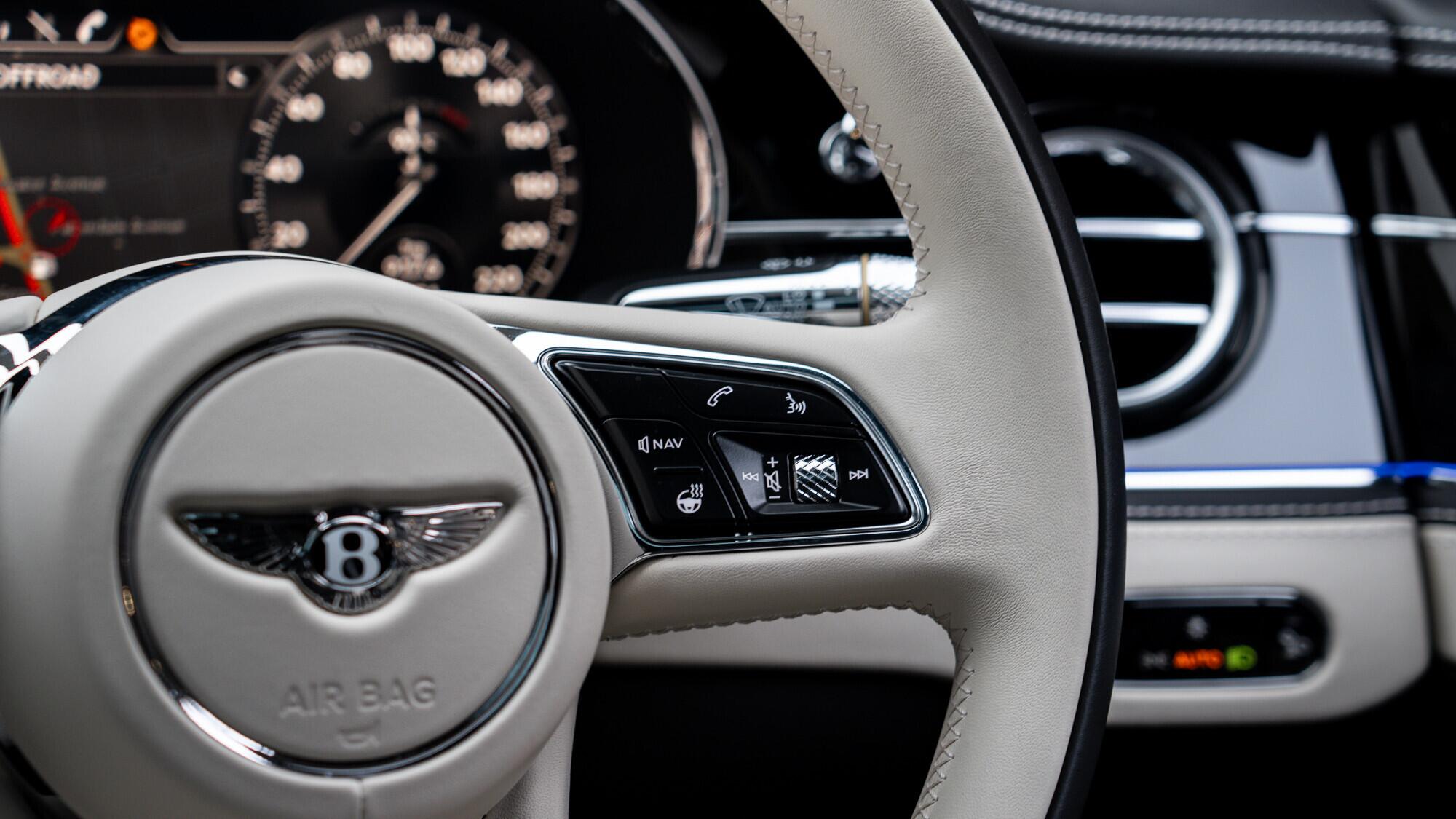 Bentley Flying Spur view 35