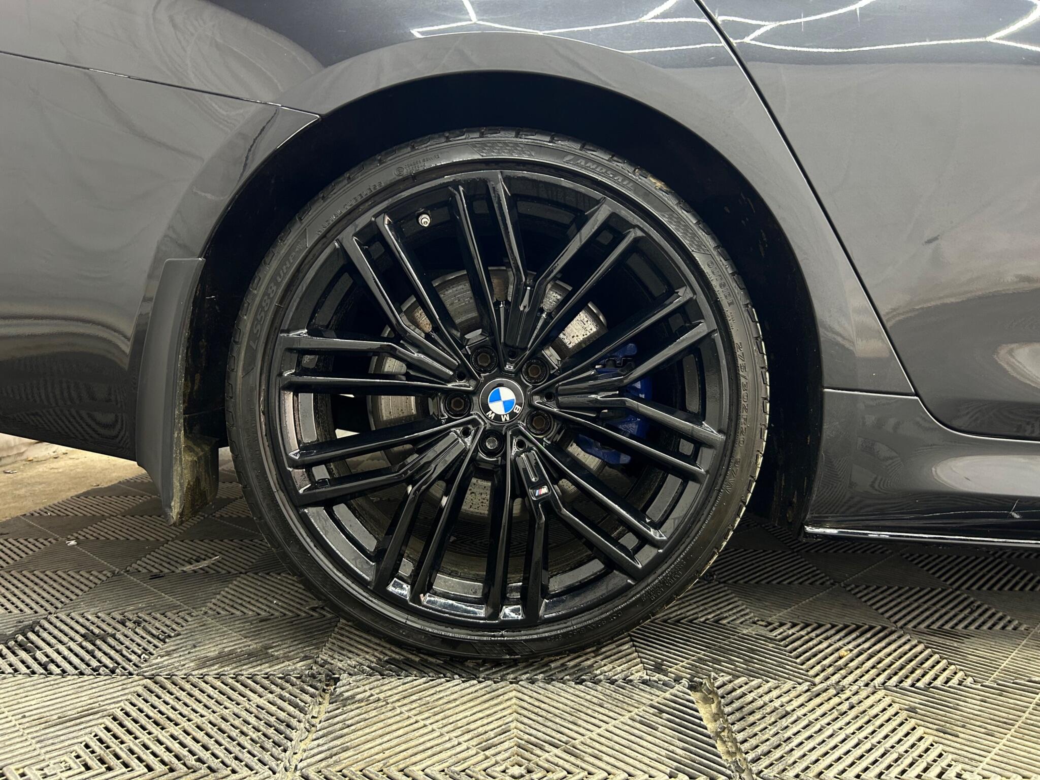 BMW 5 Series view 37