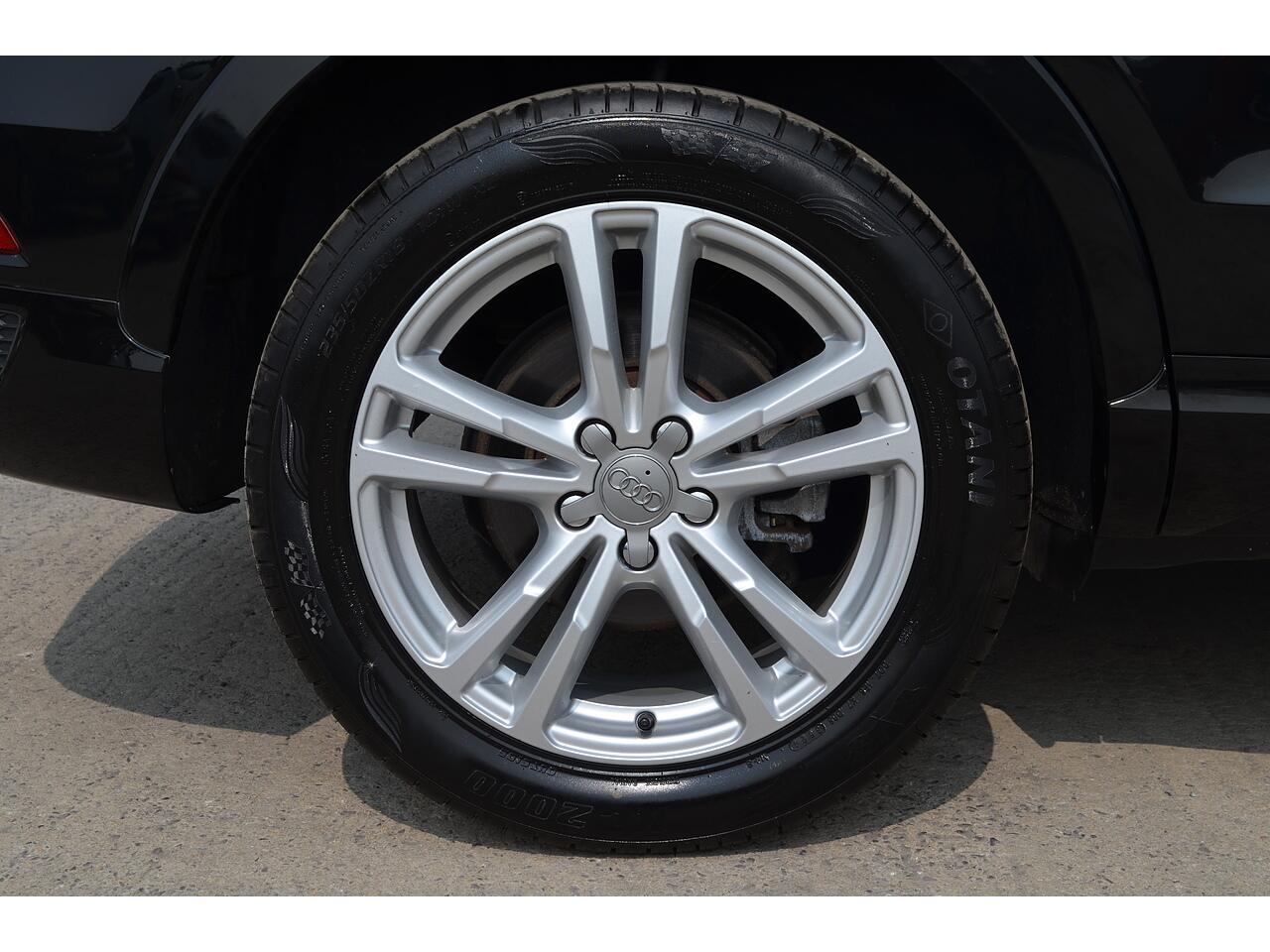 Audi Q3 view 20