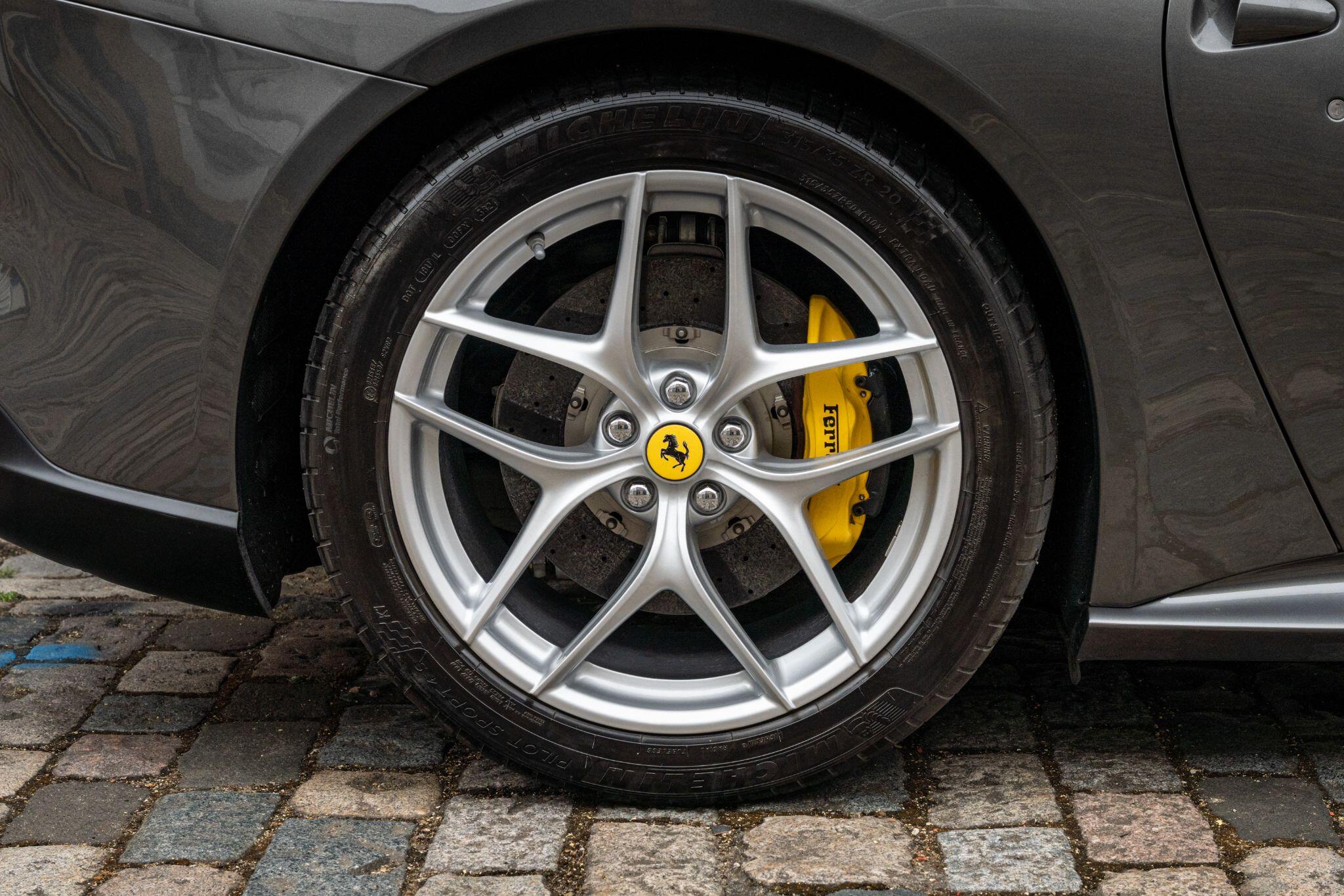 Ferrari F12 view 33