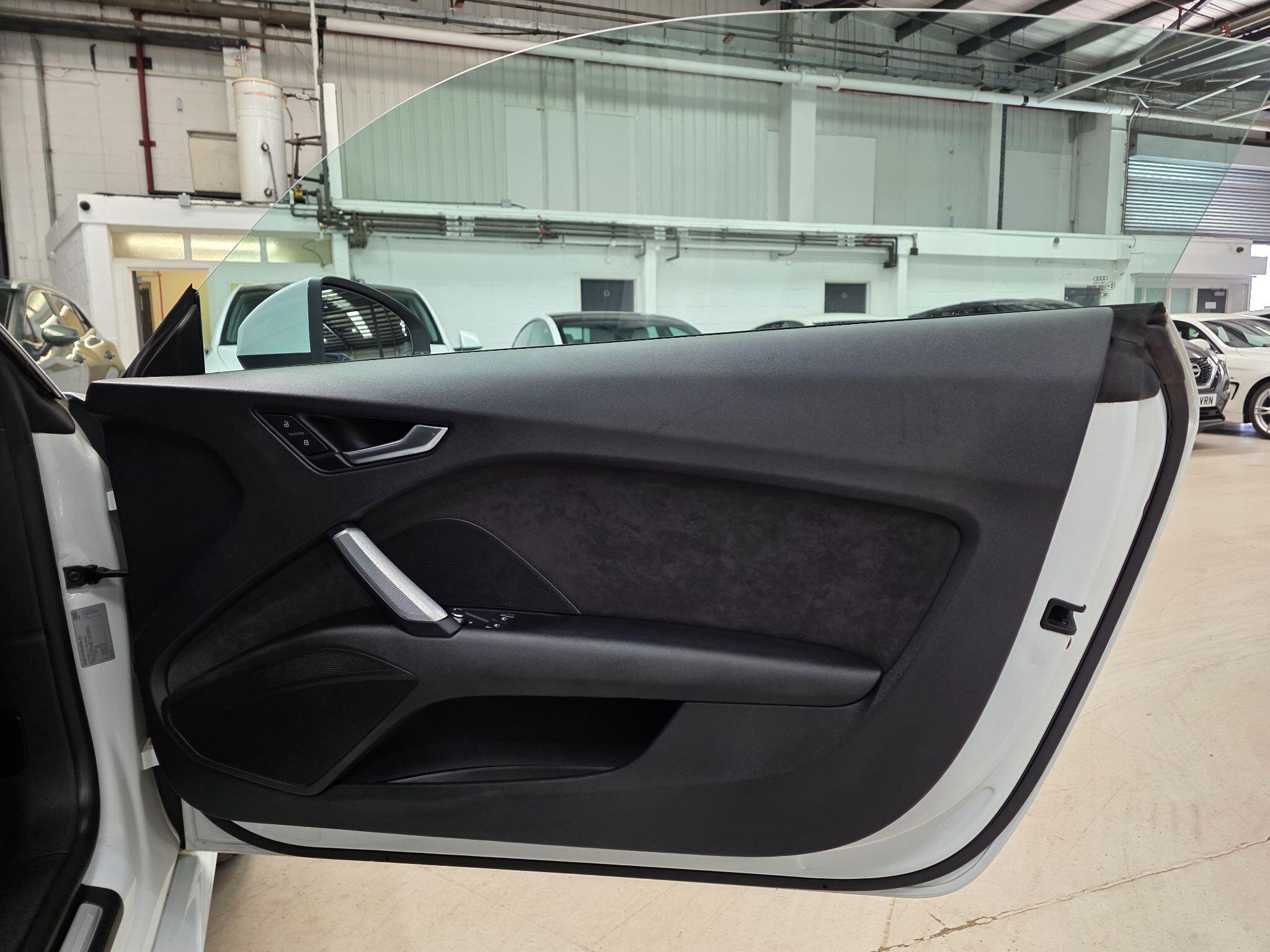 Audi TT view 12