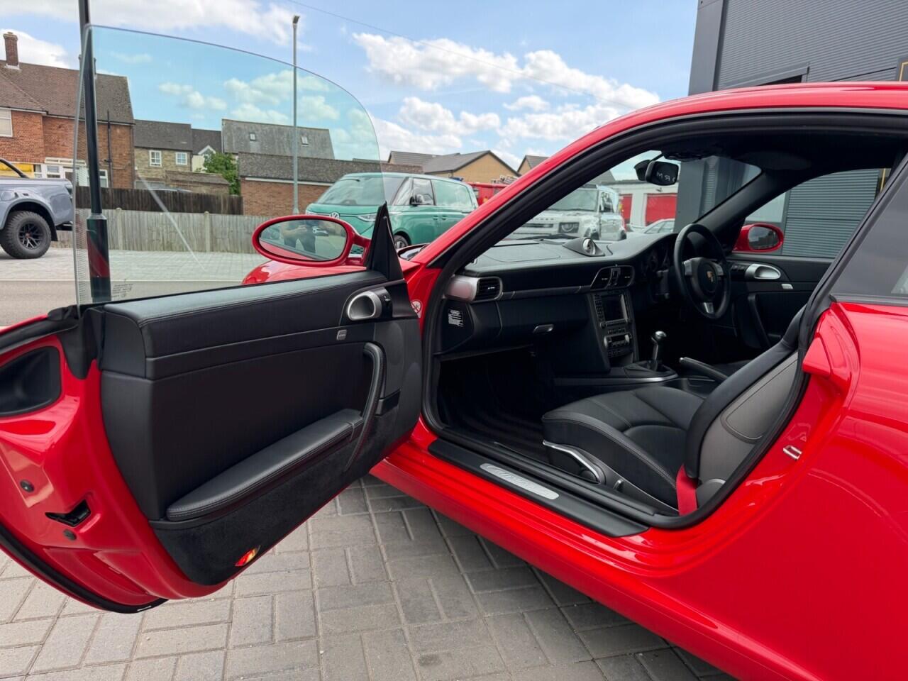 Porsche 911 view 27