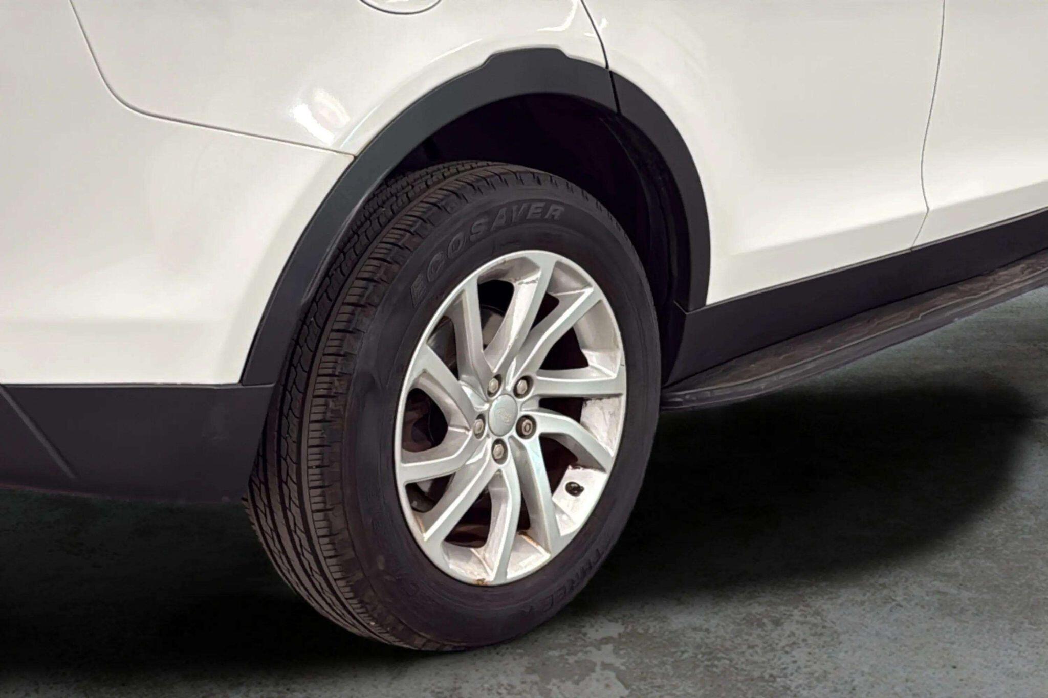 Land Rover Discovery Sport view 13