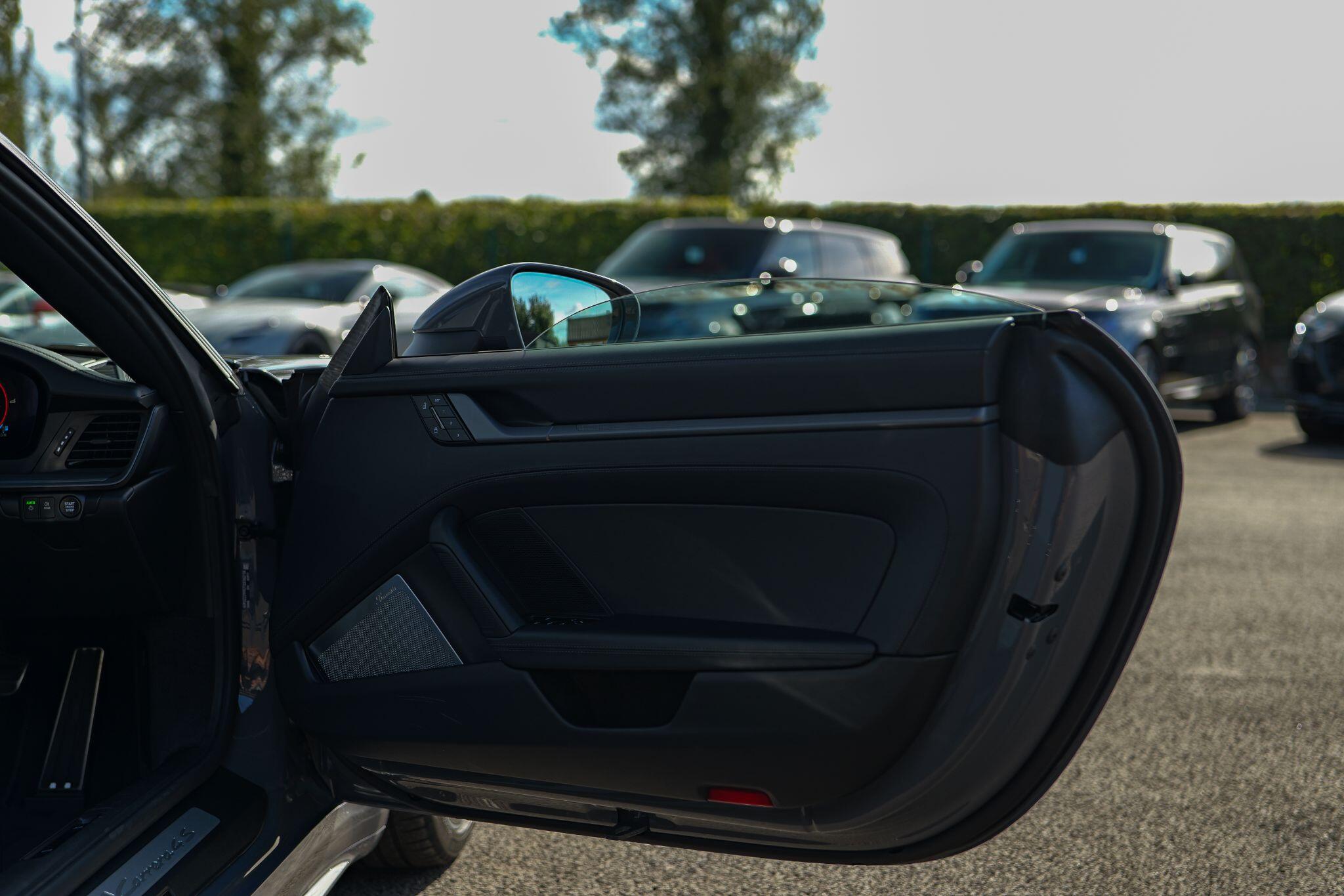 Porsche 911 view 27