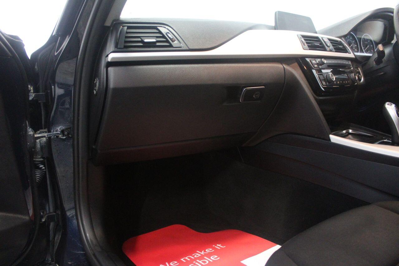 BMW 3 Series view 30