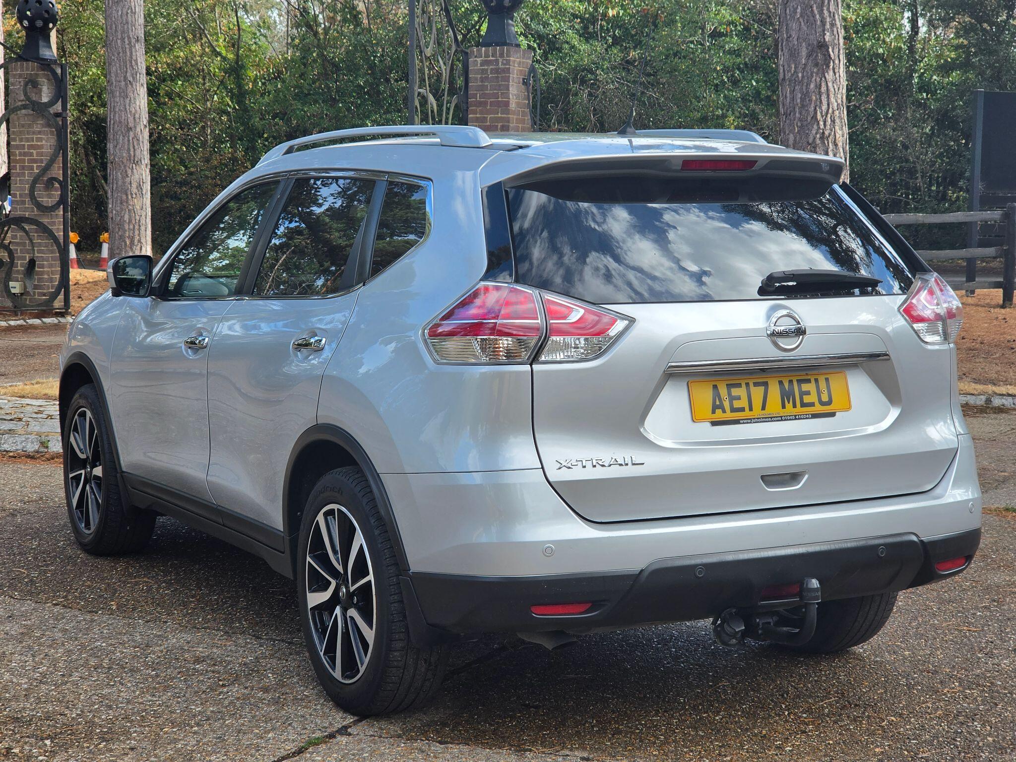 Nissan X-Trail view 4
