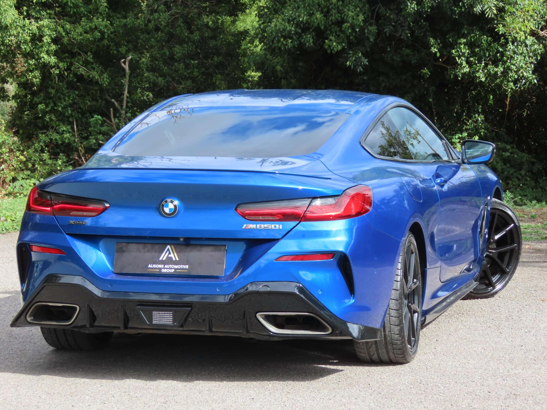 BMW 8 Series view 4