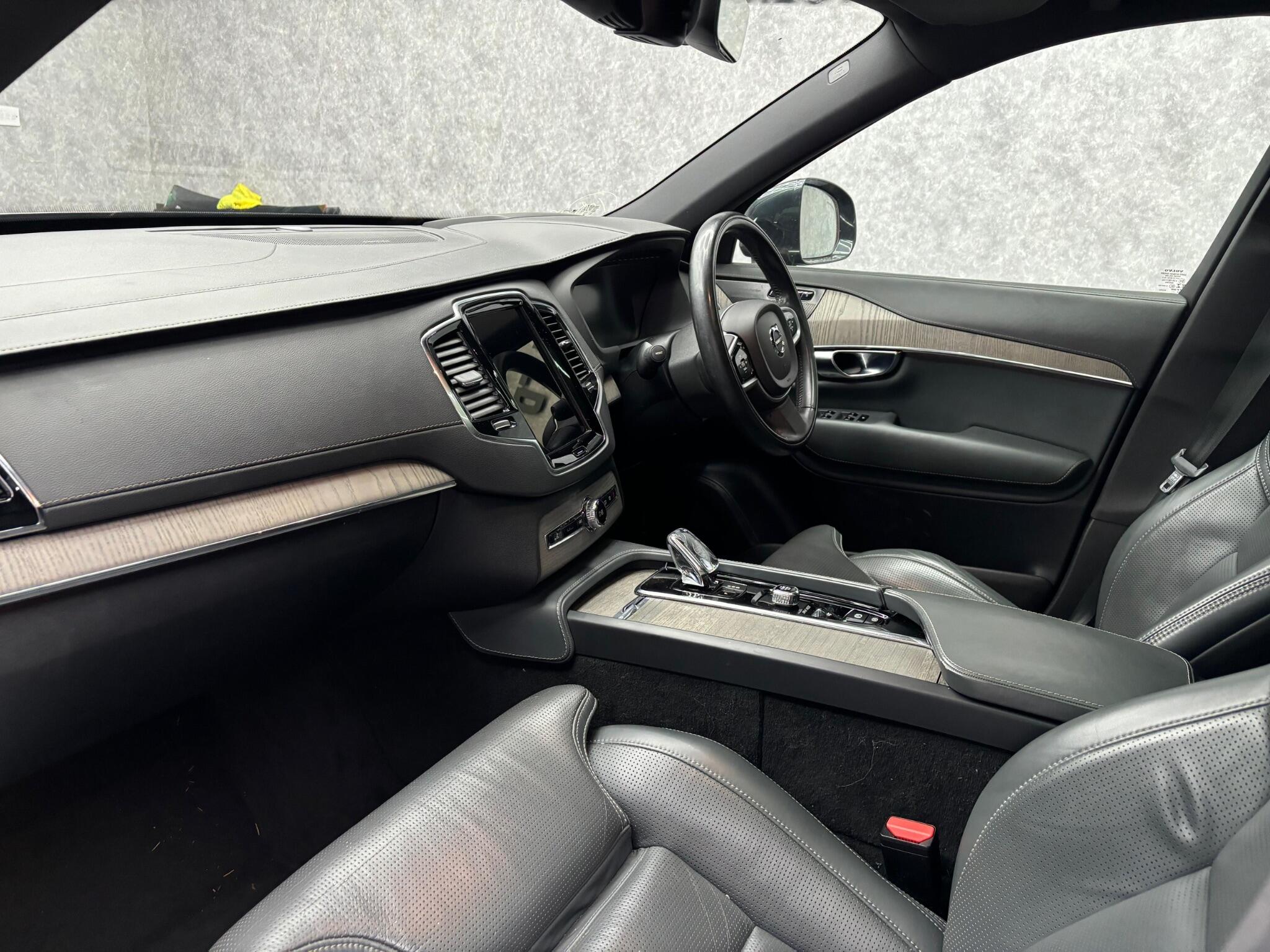 Volvo XC90 view 26