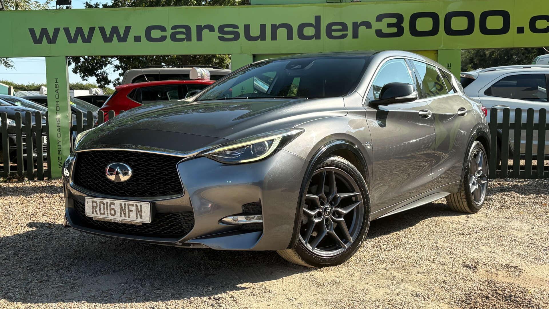 Infiniti Q30 view 3