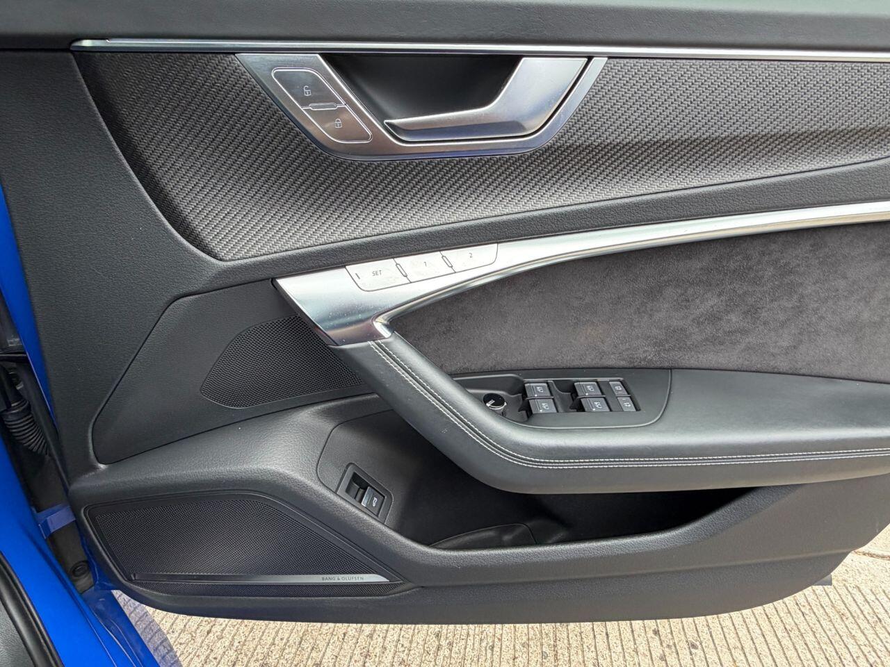 Audi RS6 Avant view 49