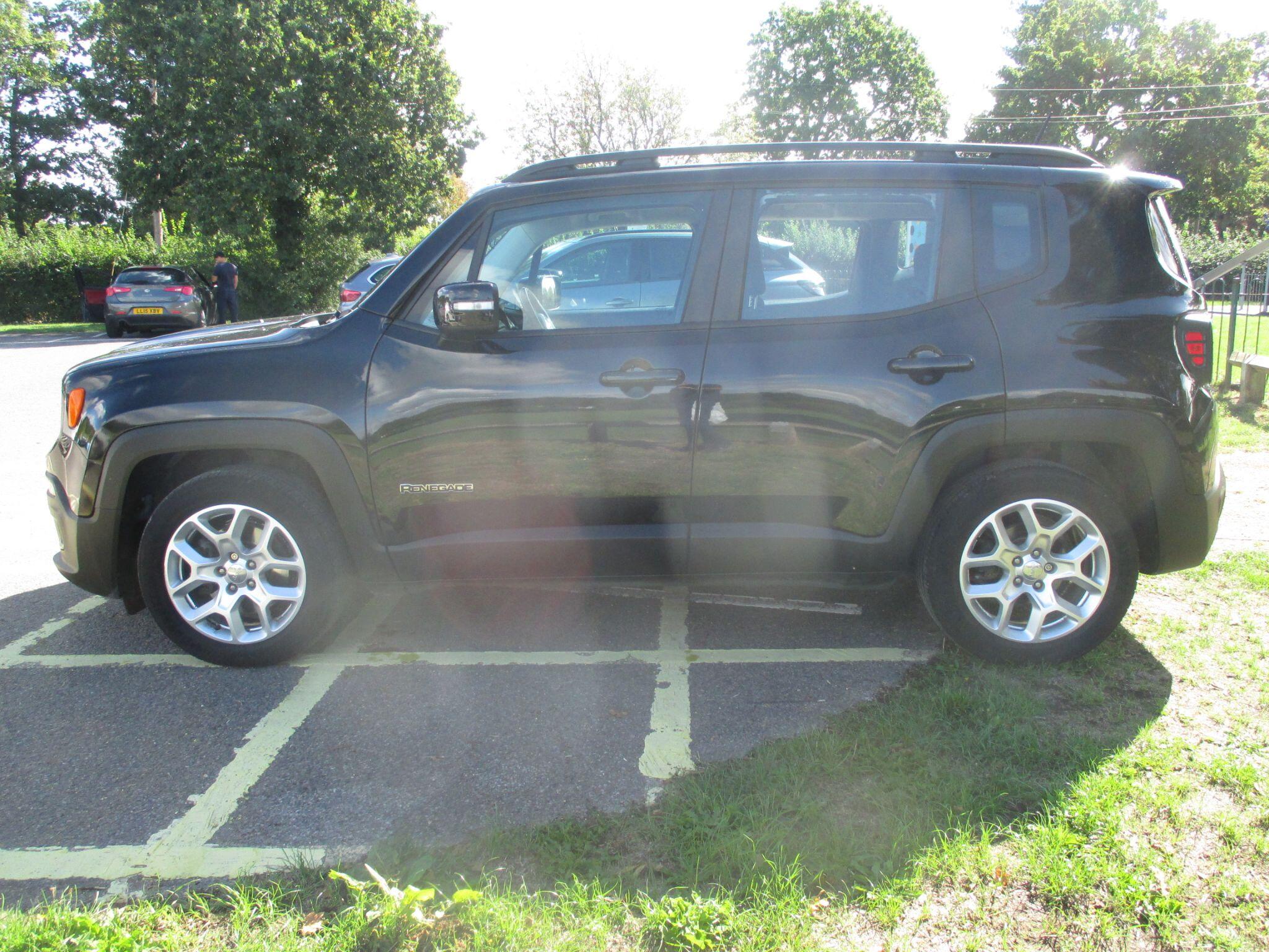 Jeep Renegade view 16