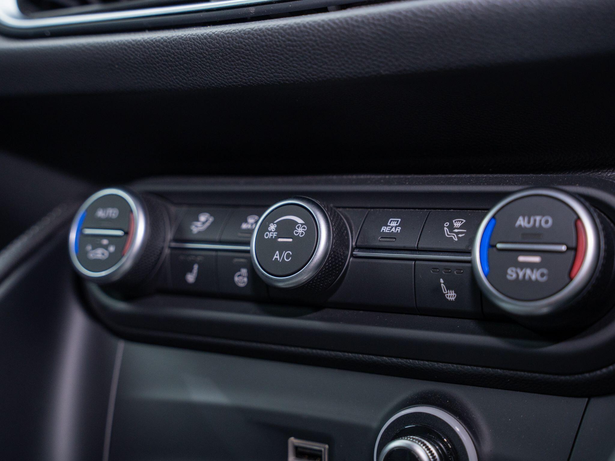 Alfa Romeo Stelvio view 25