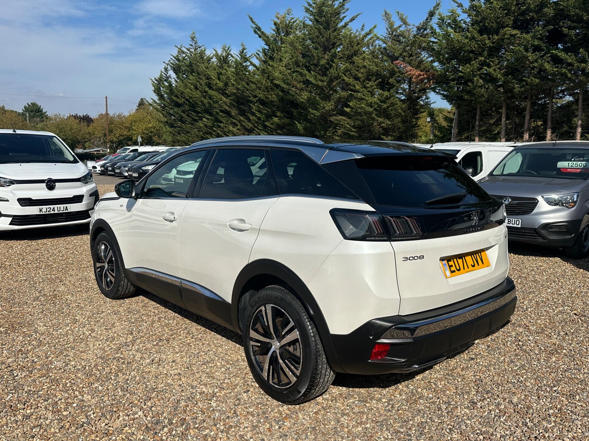 Peugeot 3008 view 3