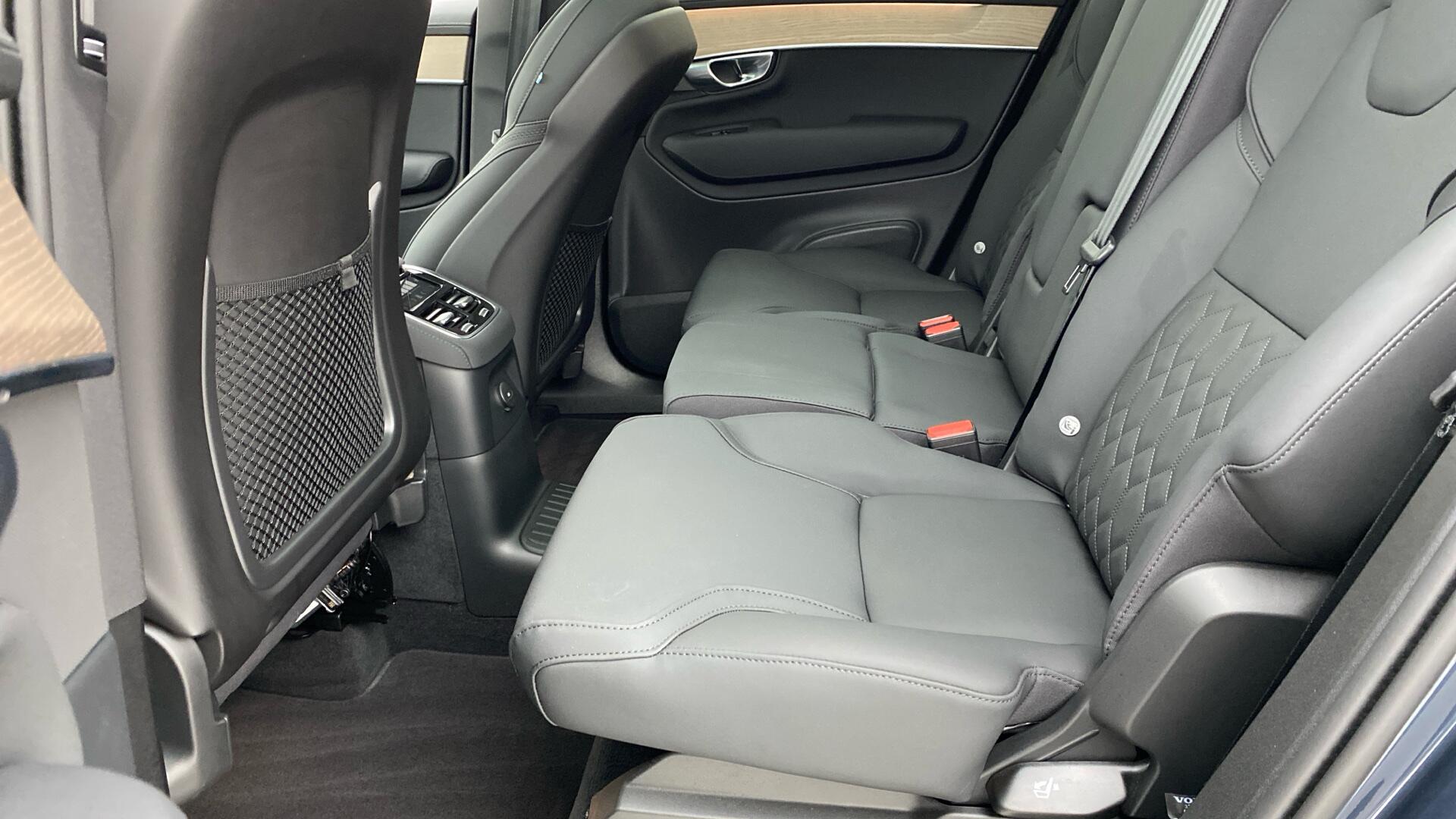 Volvo XC90 view 34