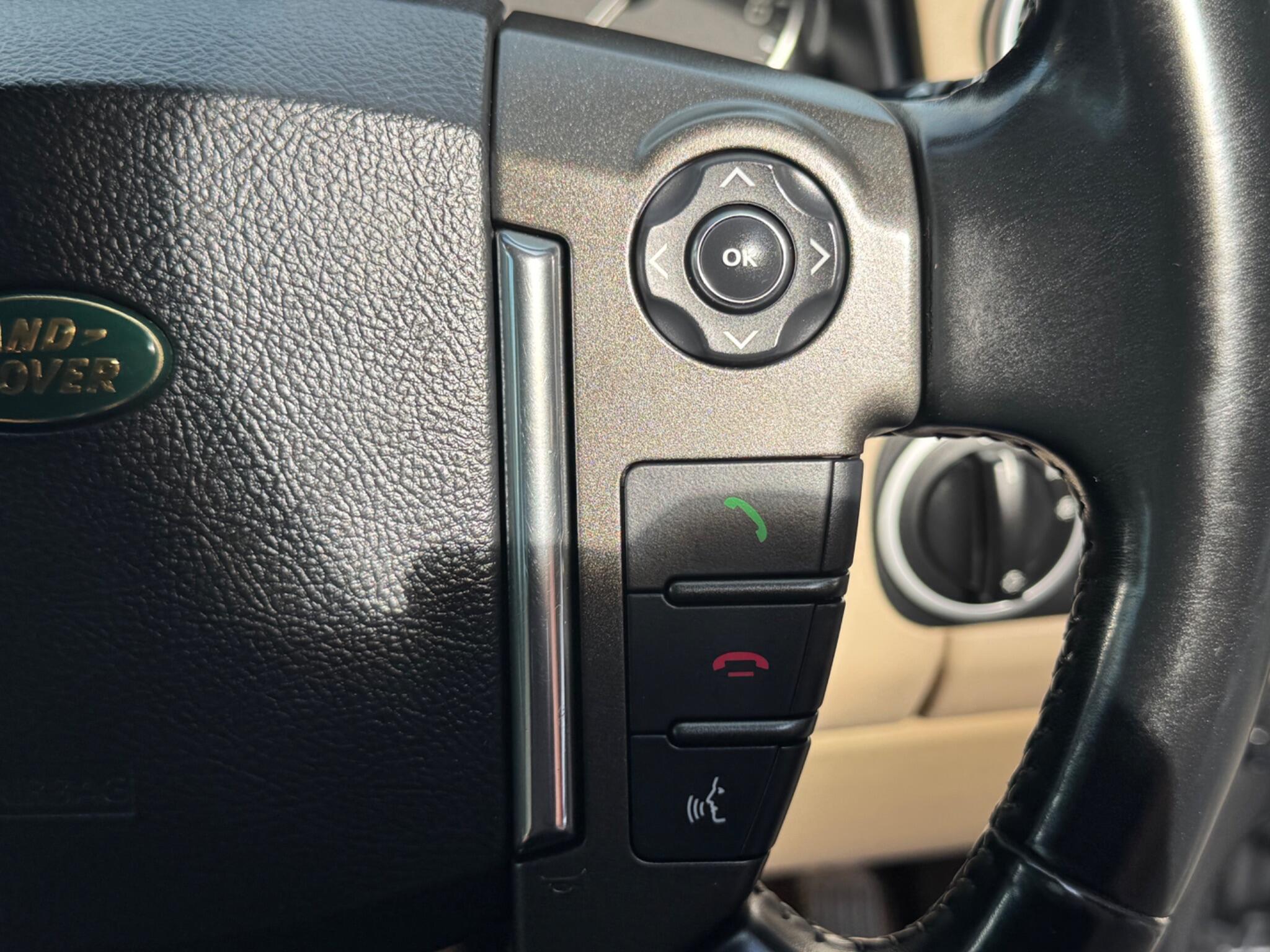 Land Rover Discovery 4 view 16