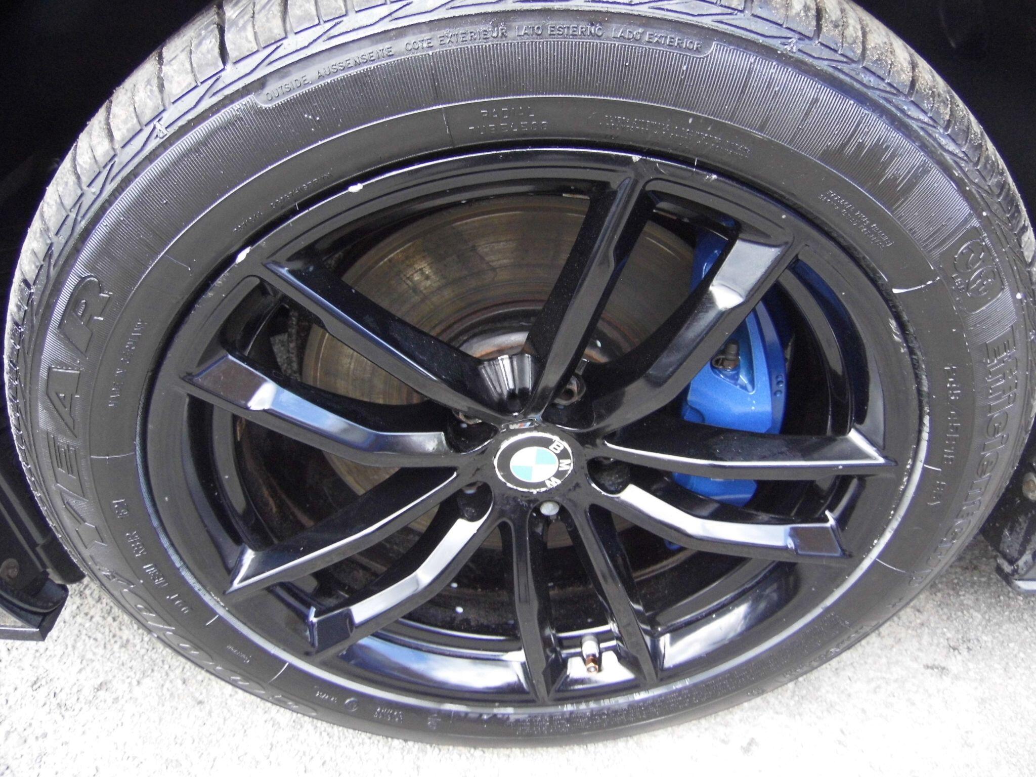 BMW 5 Series view 26