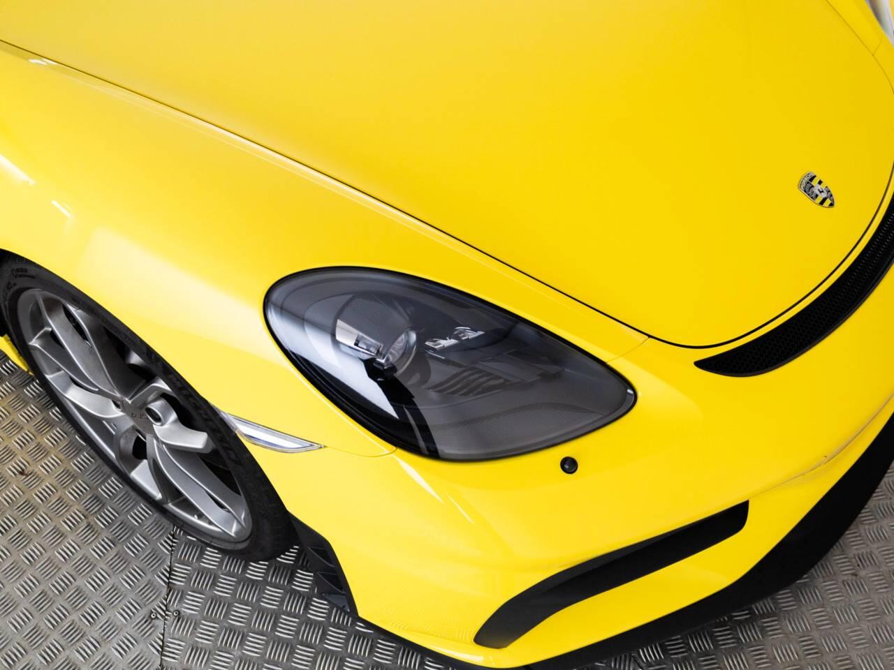 Porsche Cayman view 11