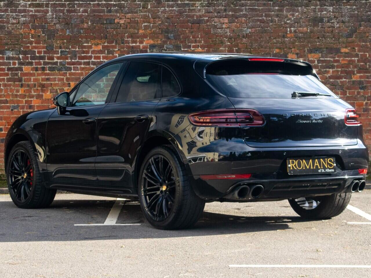 Porsche Macan view 40