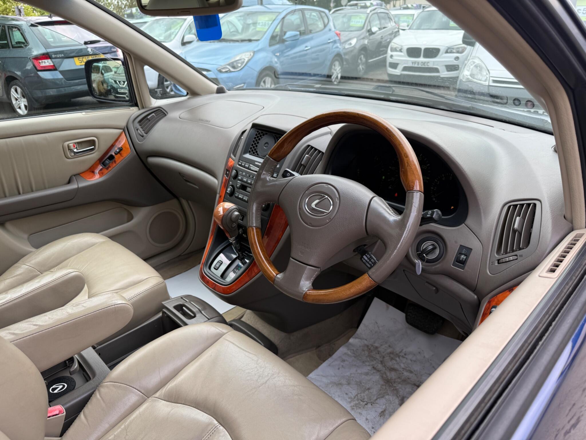 Lexus RX - Image 40