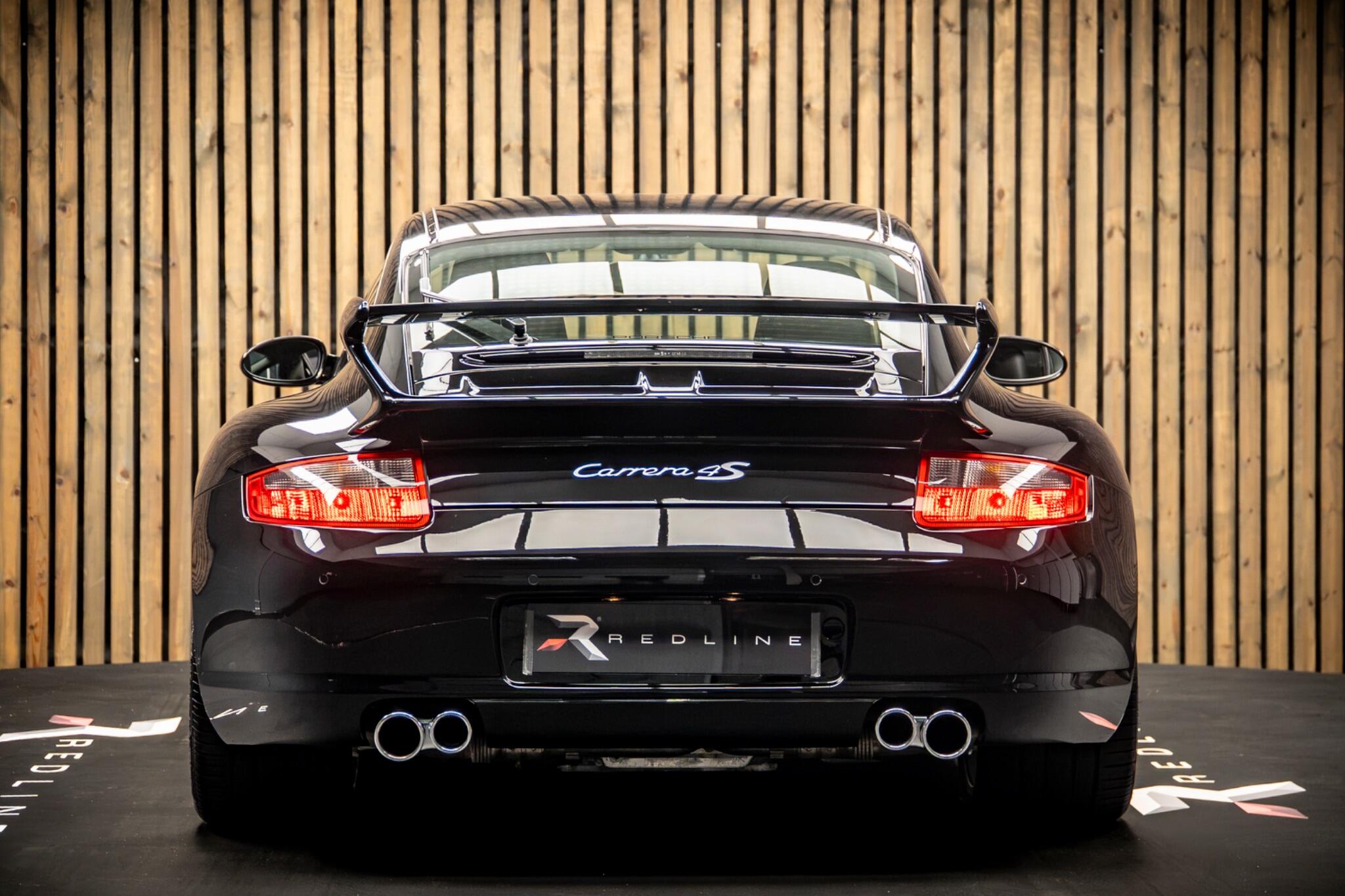 Porsche 911 view 6