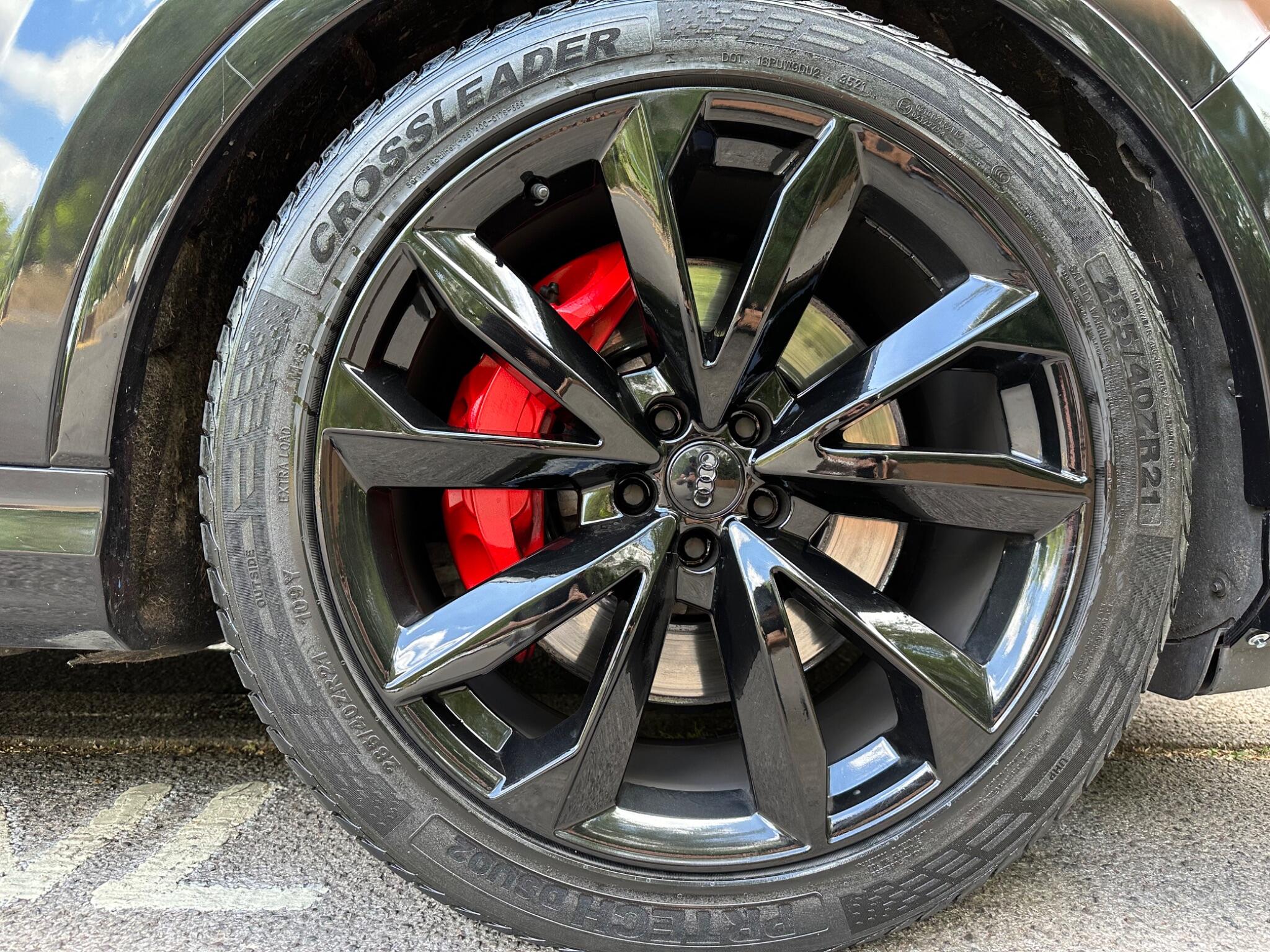 Audi SQ7 view 23