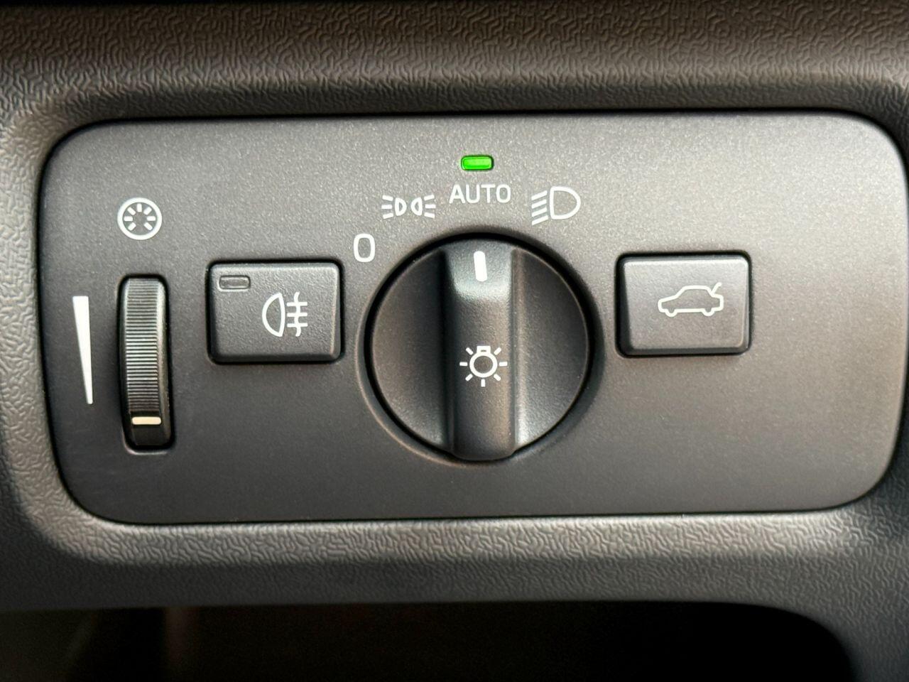 Volvo V40 view 26