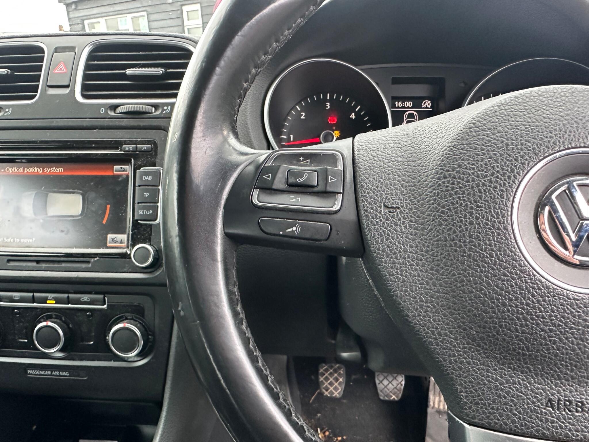 Volkswagen Golf view 3