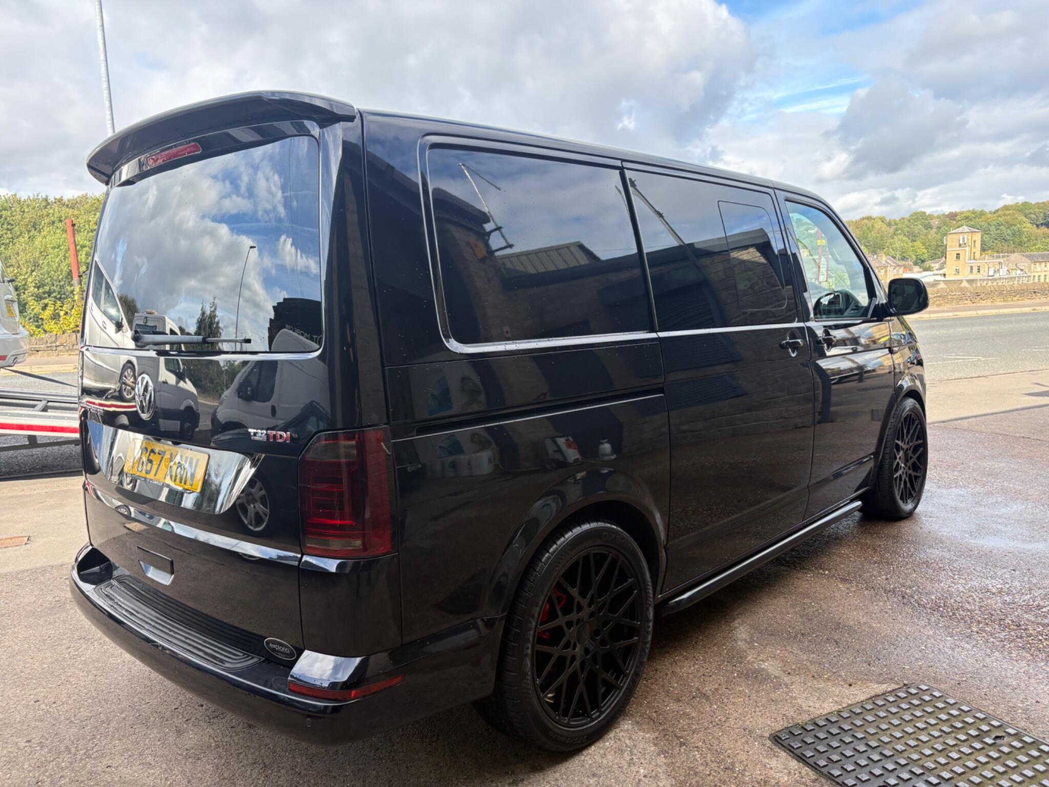 Volkswagen Transporter view 10