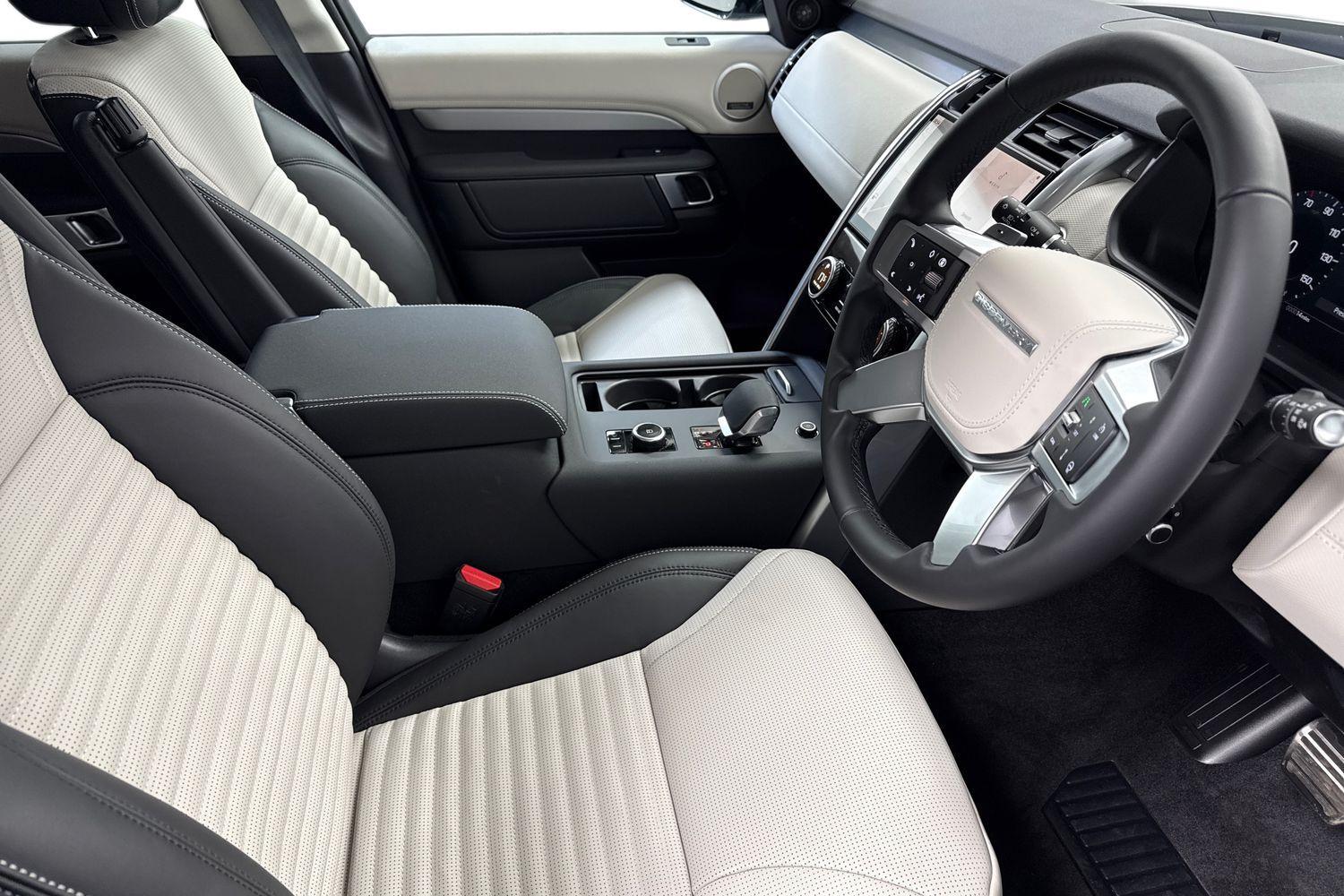 Land Rover Discovery view 15