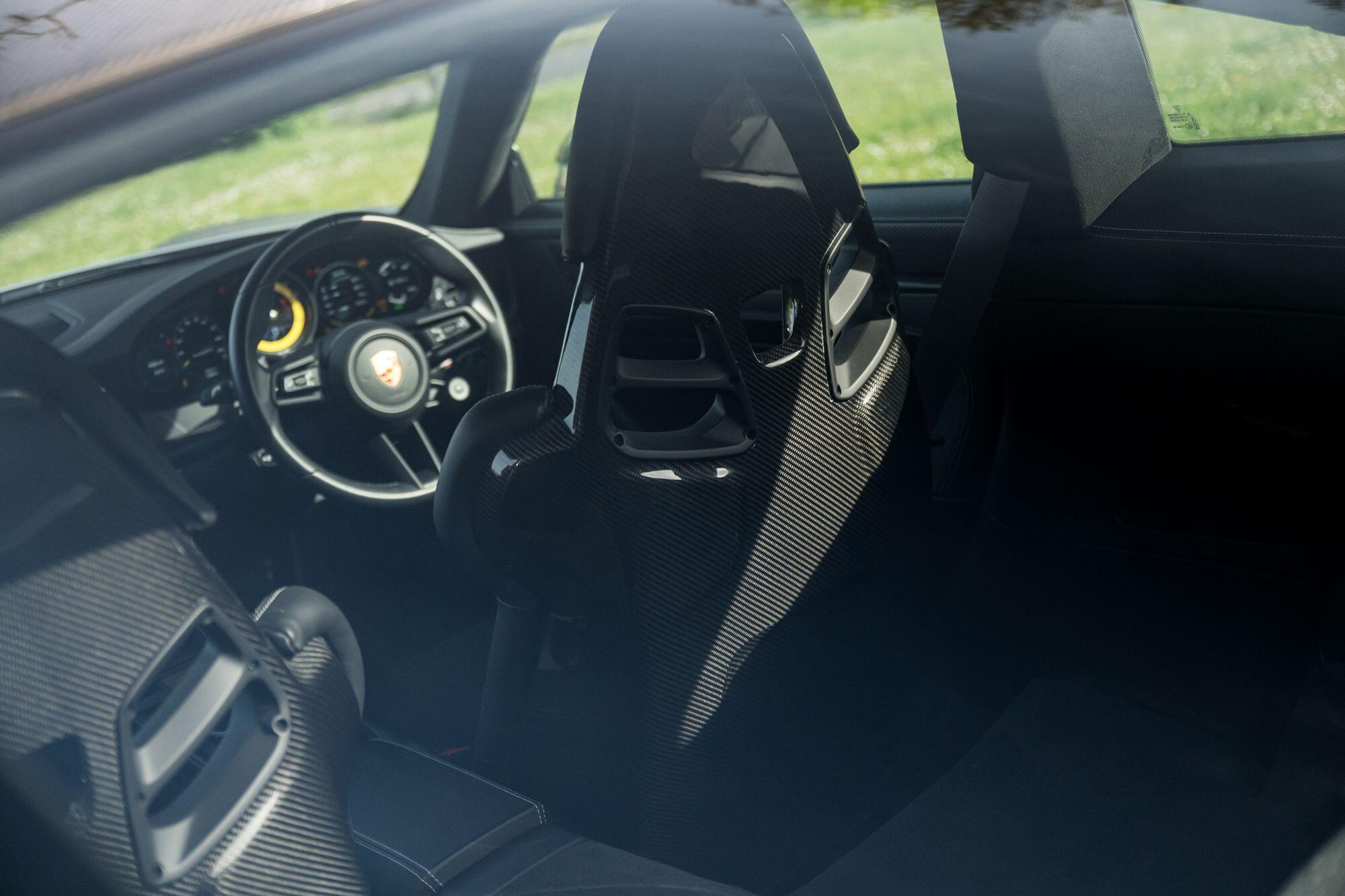 Porsche 911 view 37