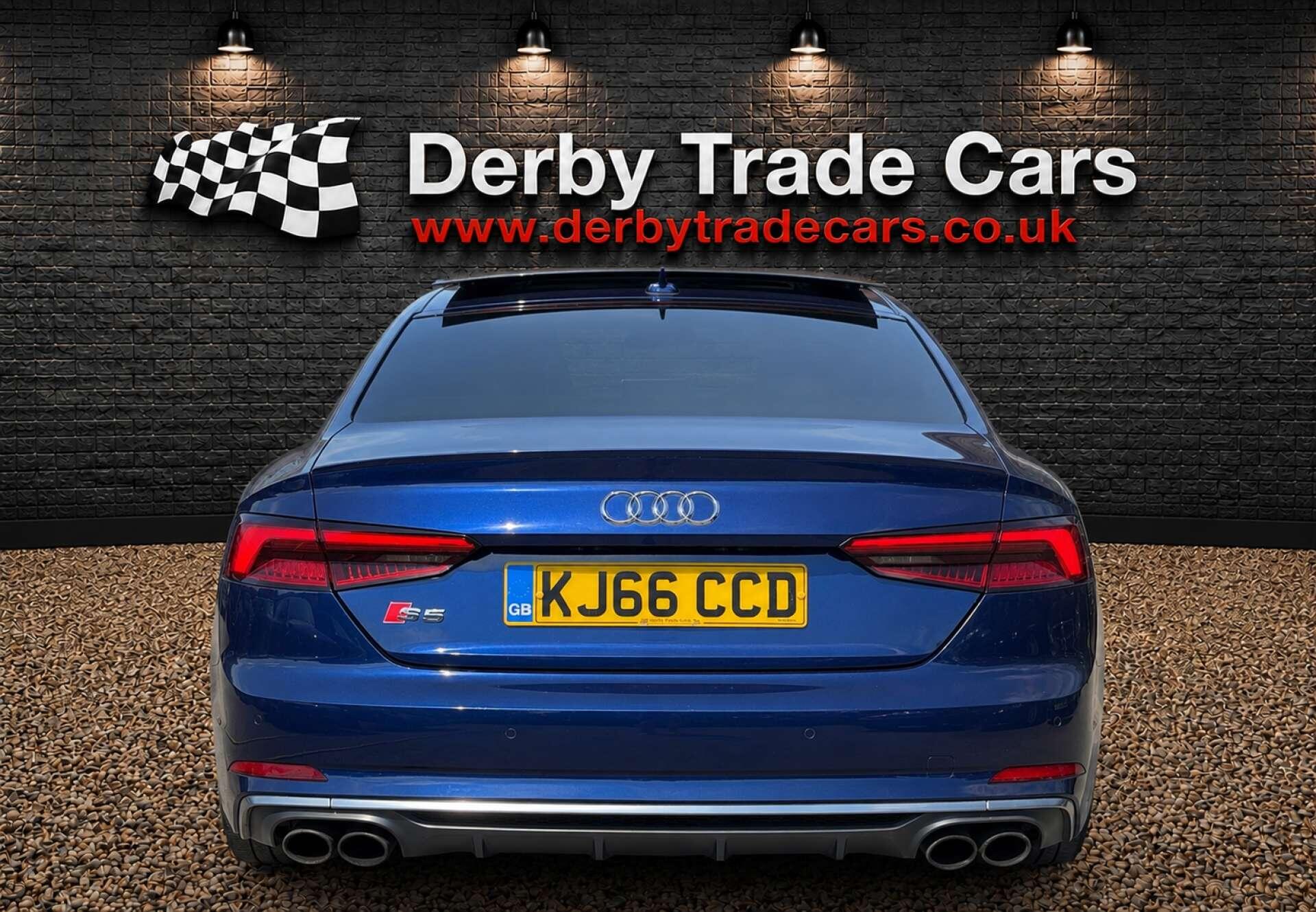 Audi S5 view 7