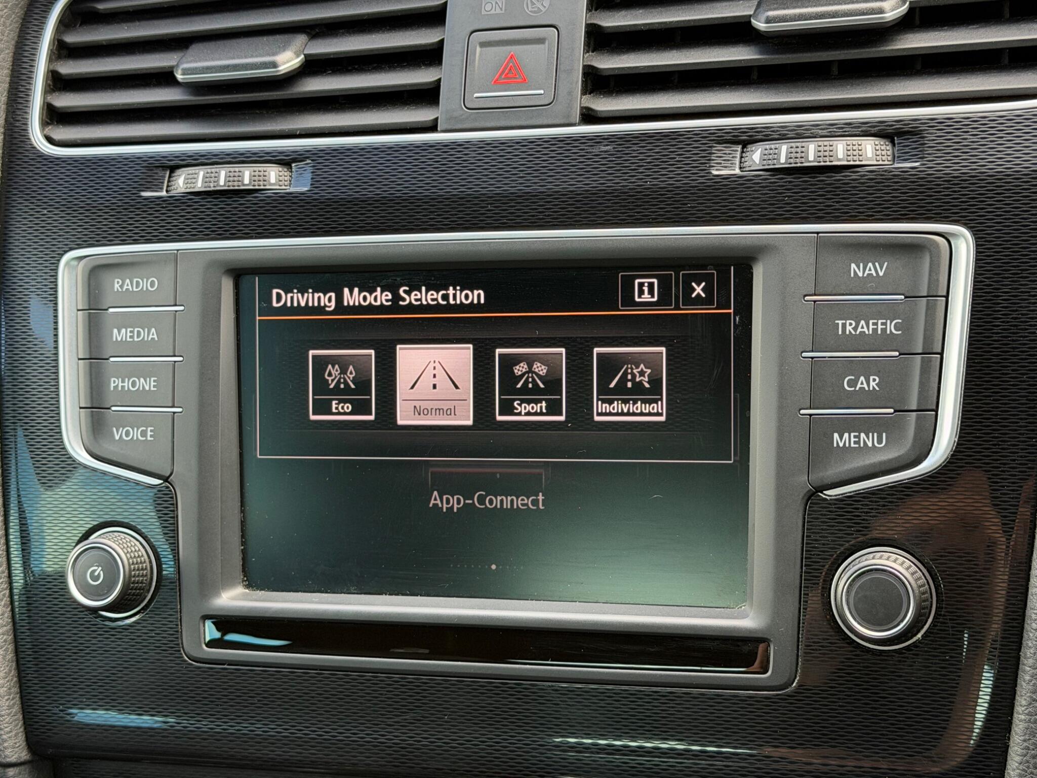 Volkswagen Golf view 35