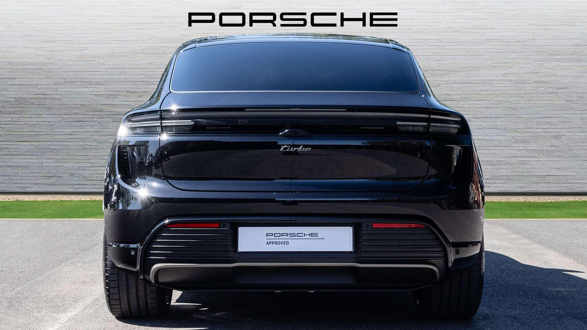 Porsche Macan view 4
