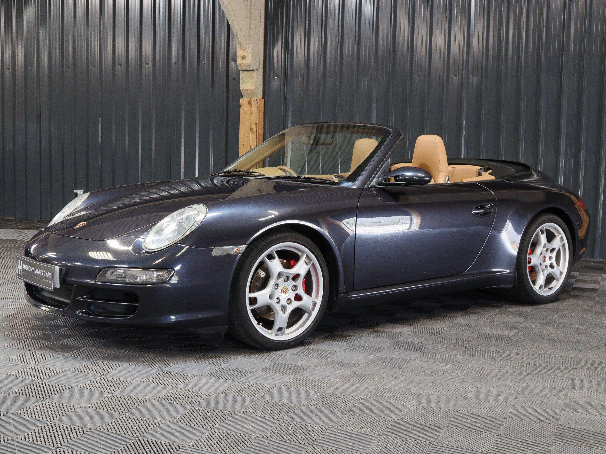 Porsche 911 view 26