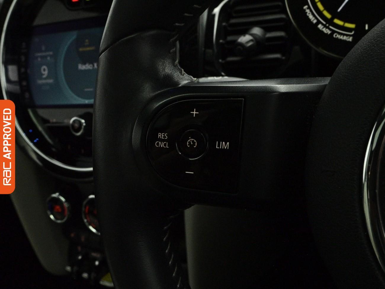 MINI Hatch view 24