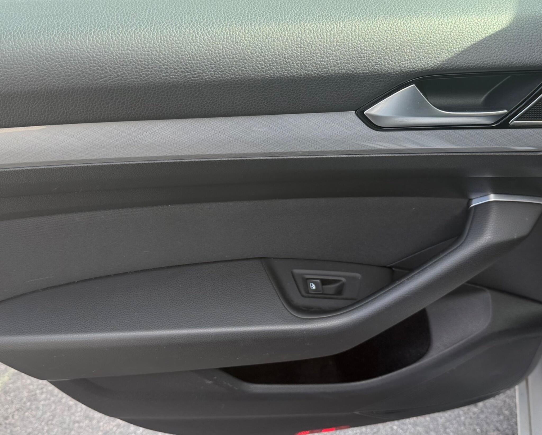Volkswagen Passat view 17