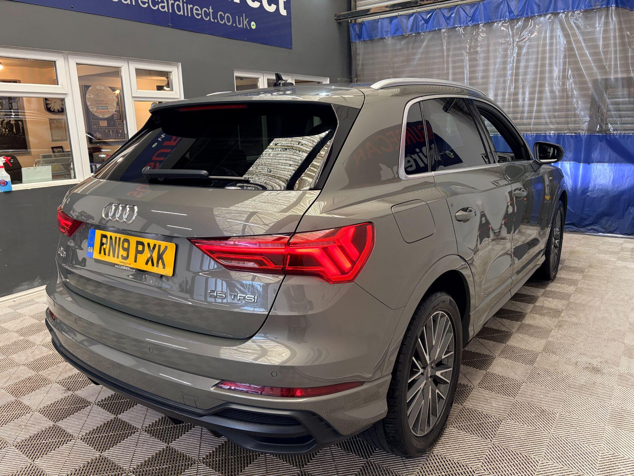Audi Q3 view 14