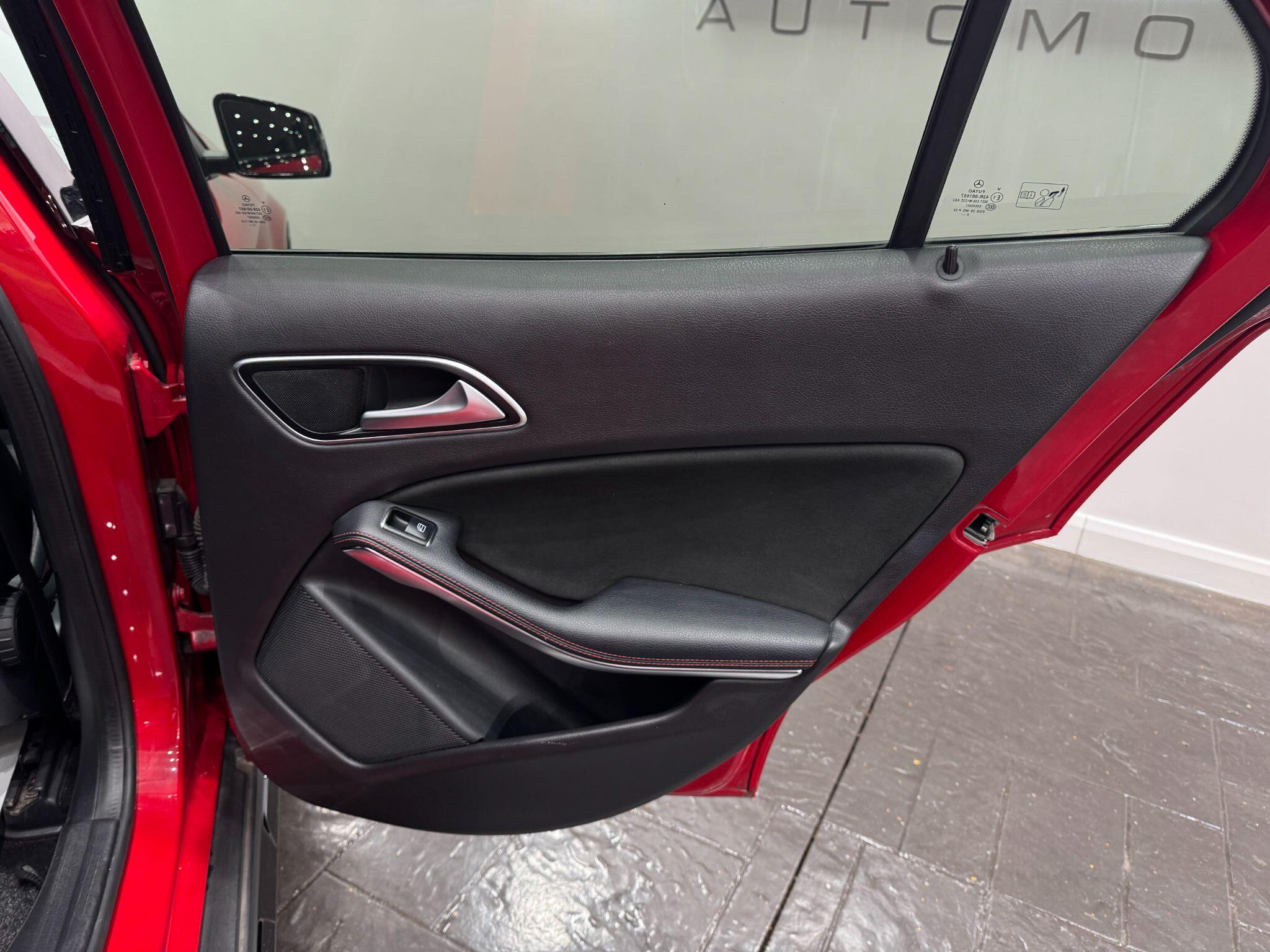 Mercedes-Benz Gla view 49