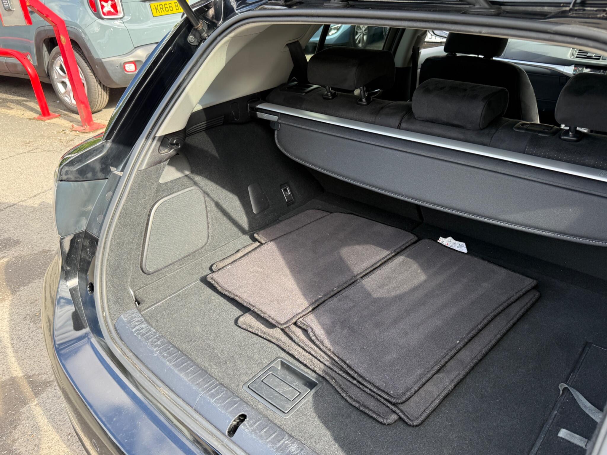 Lexus CT - Image 42