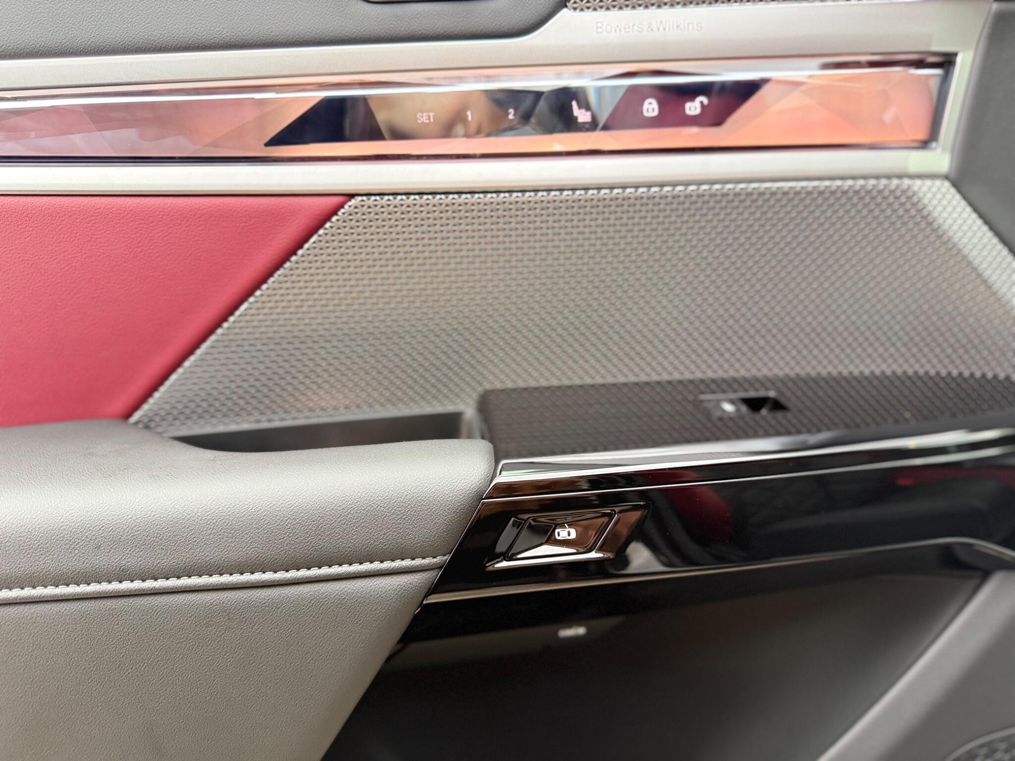 BMW 7 Series view 43