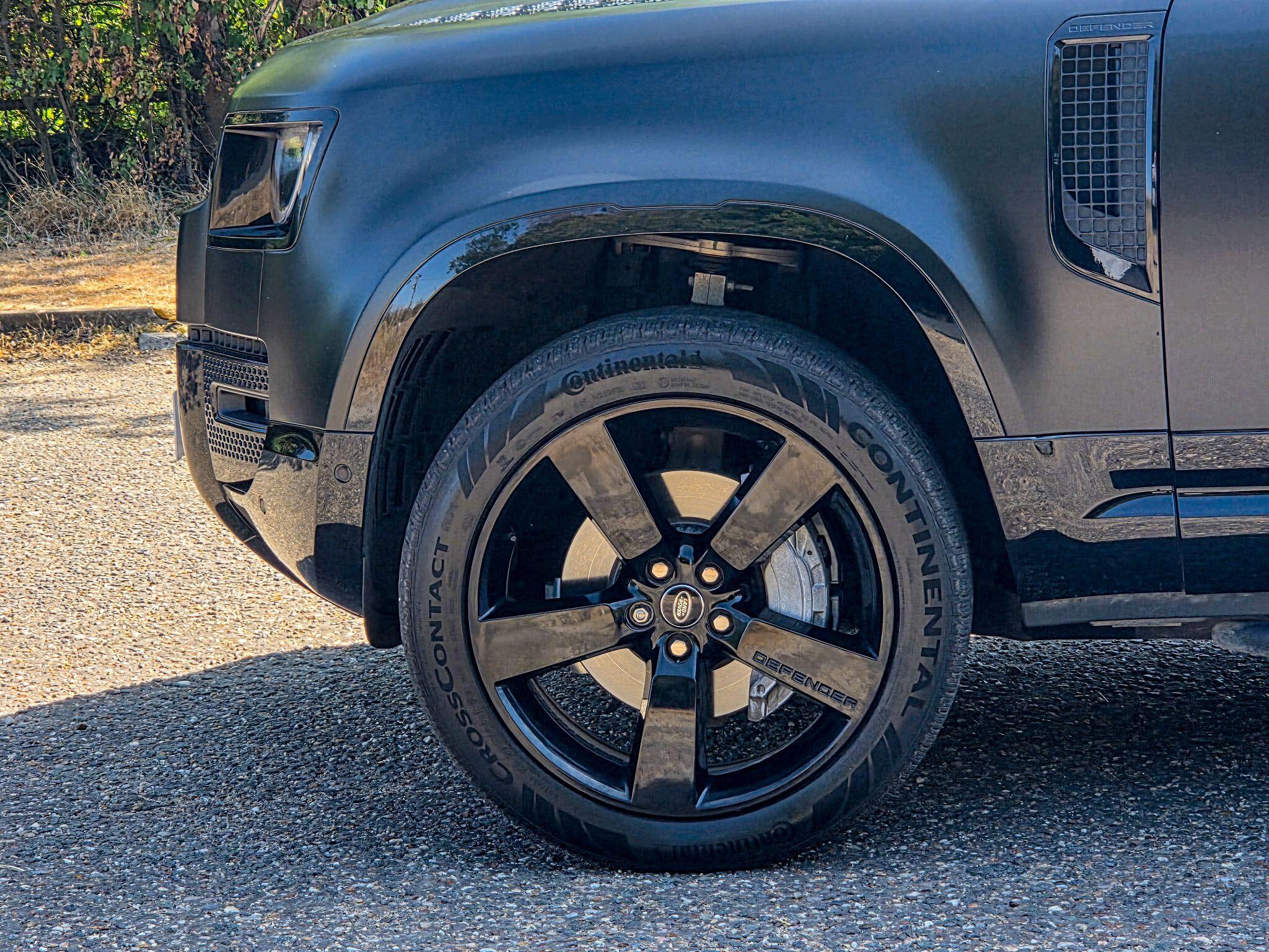 Land Rover Defender view 5