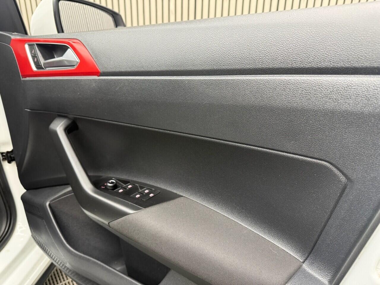 Volkswagen Polo view 10