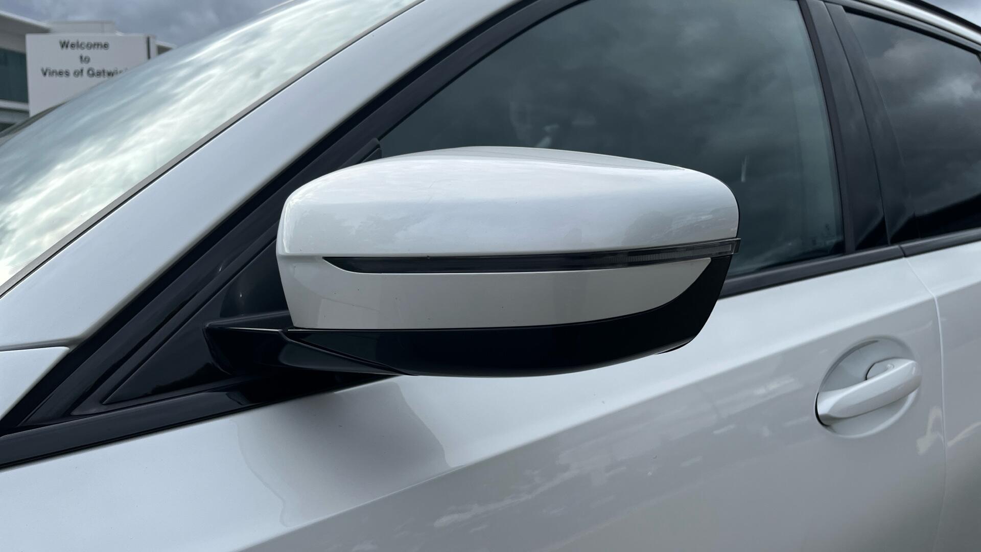 BMW 3 Series view 38